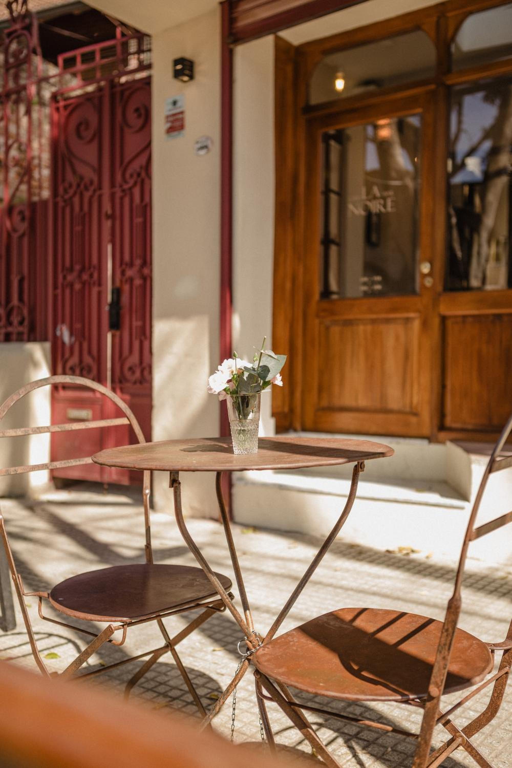 La Noire Petit hotel