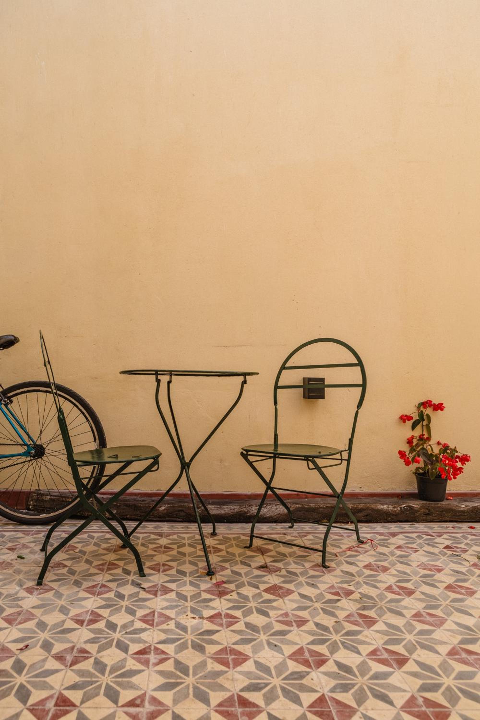 La Noire Petit hotel