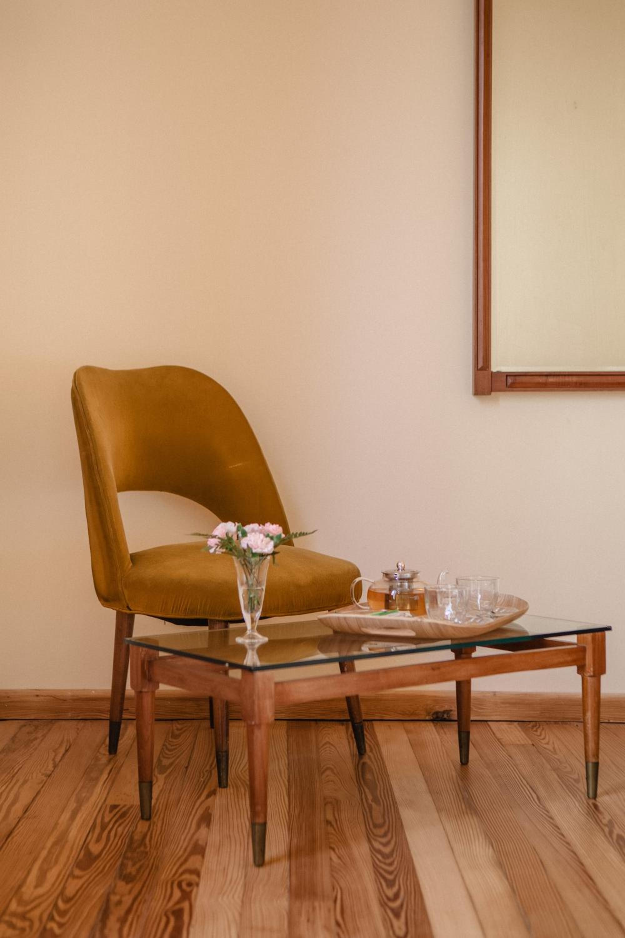 La Noire Petit hotel