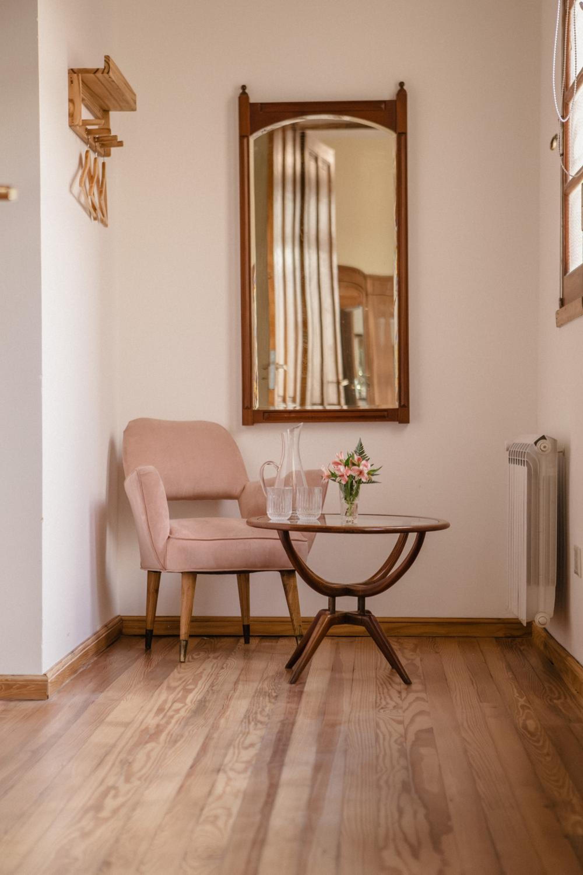 La Noire Petit hotel
