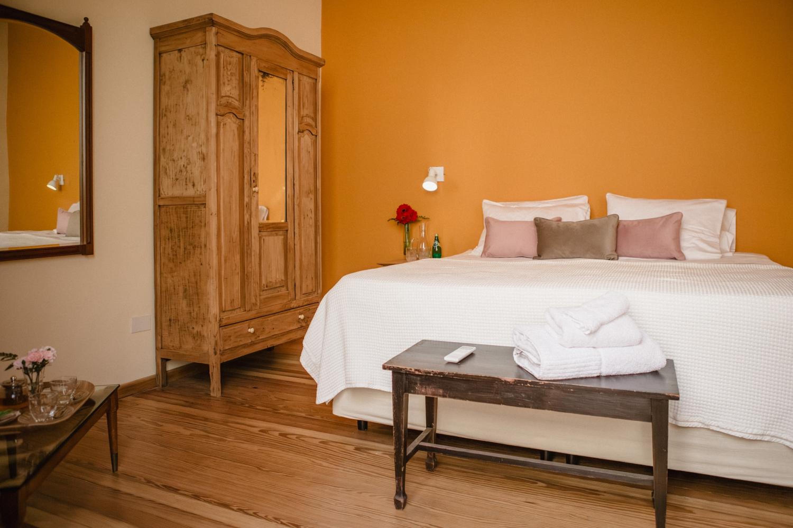 La Noire Petit hotel