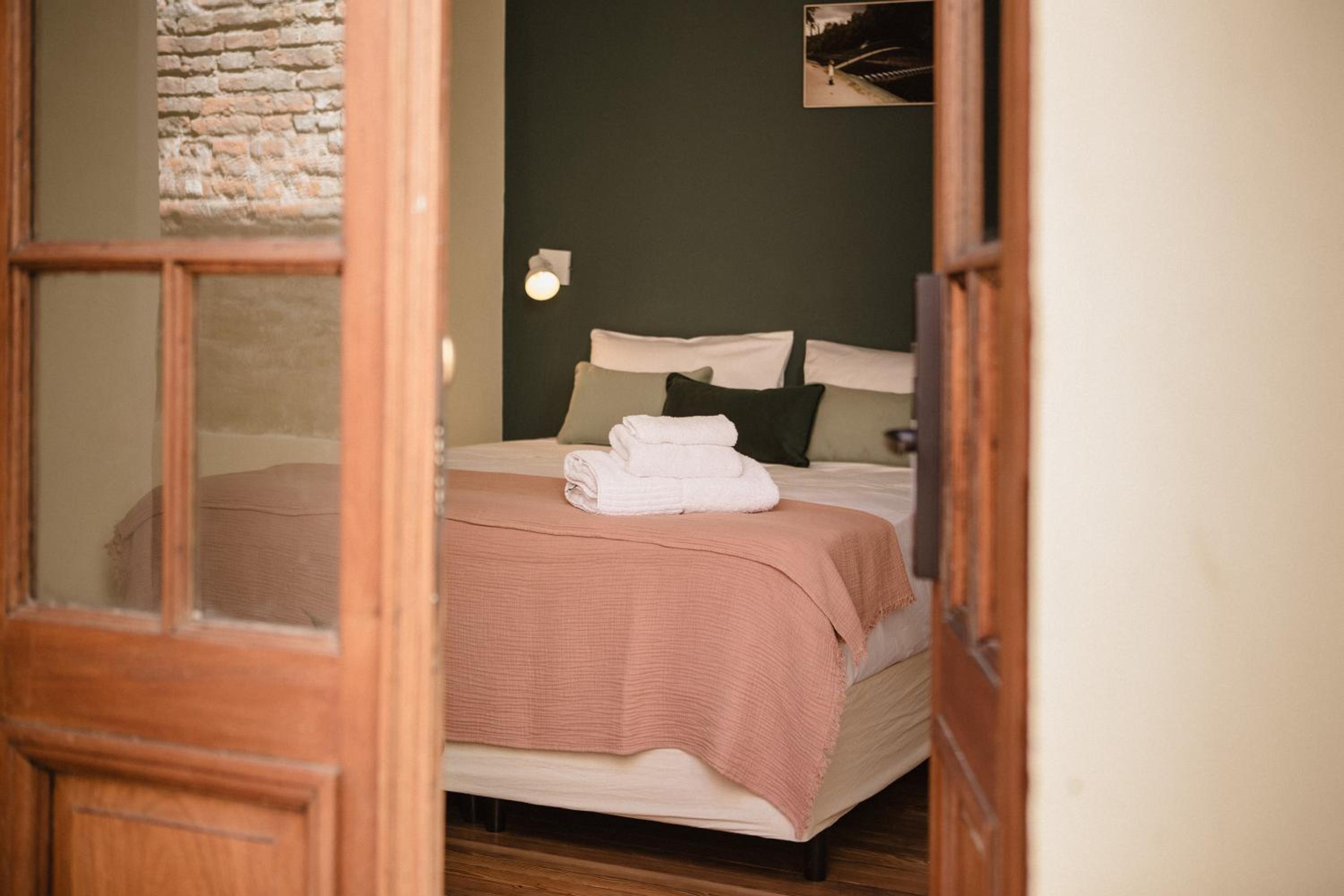La Noire Petit hotel