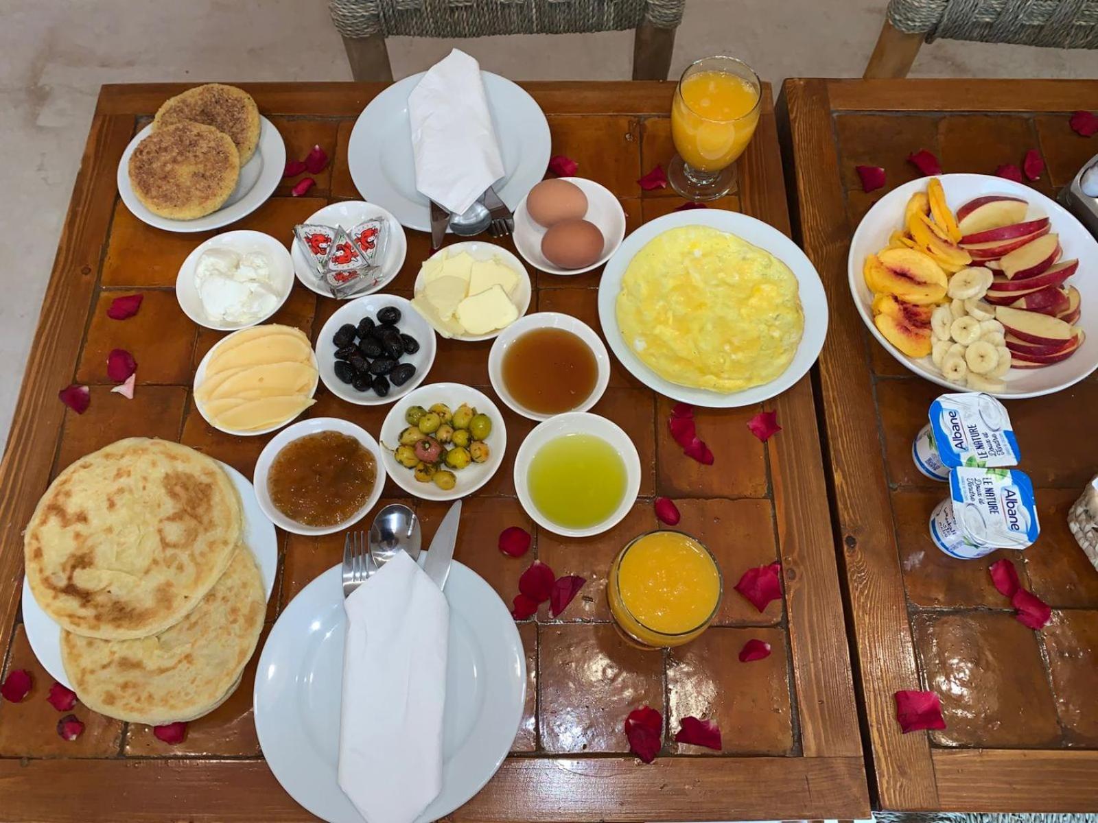 Riad Al Muhandiz Peaceful Duplex Suites near Jemaa El Fna