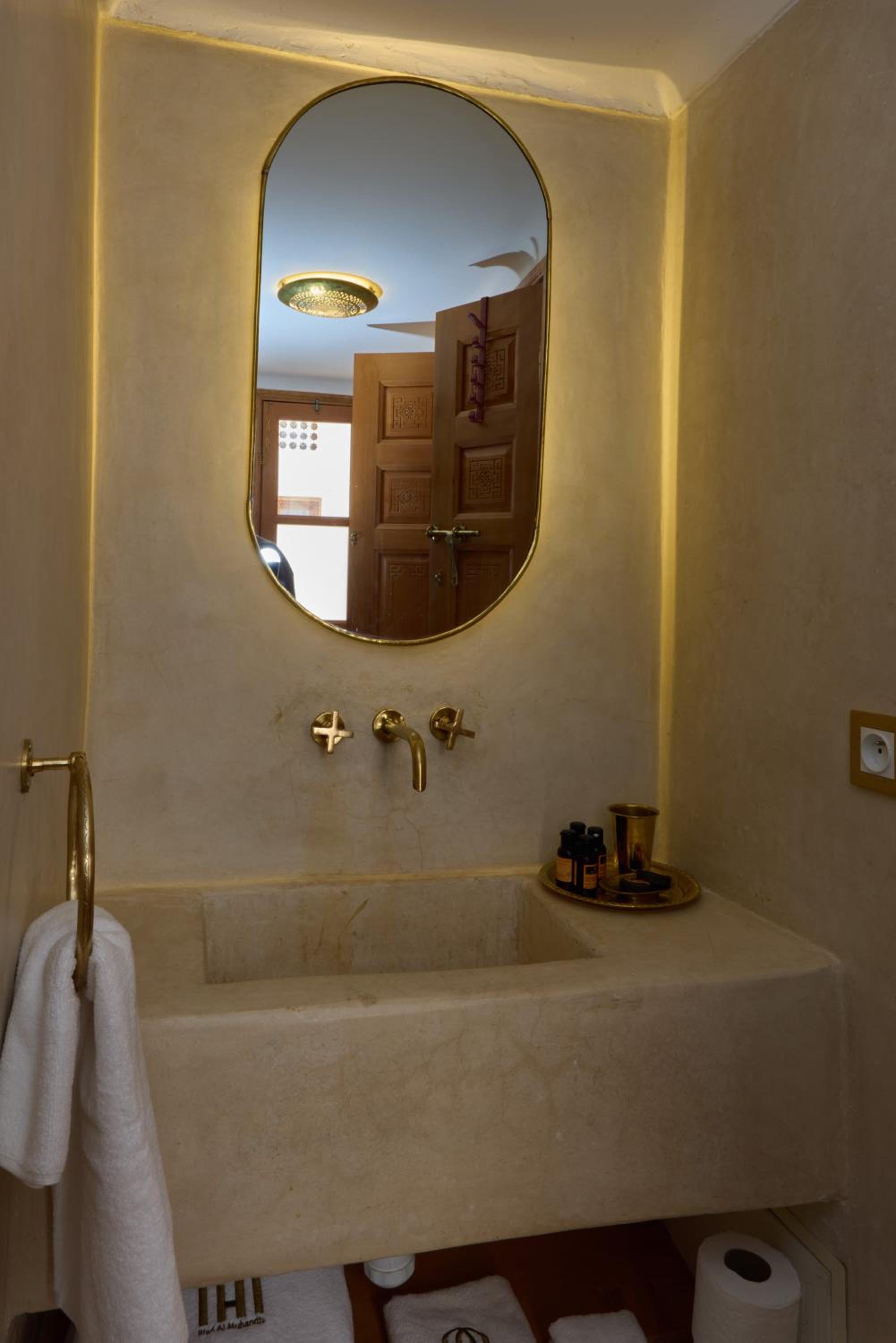 Riad Al Muhandiz Peaceful Duplex Suites near Jemaa El Fna