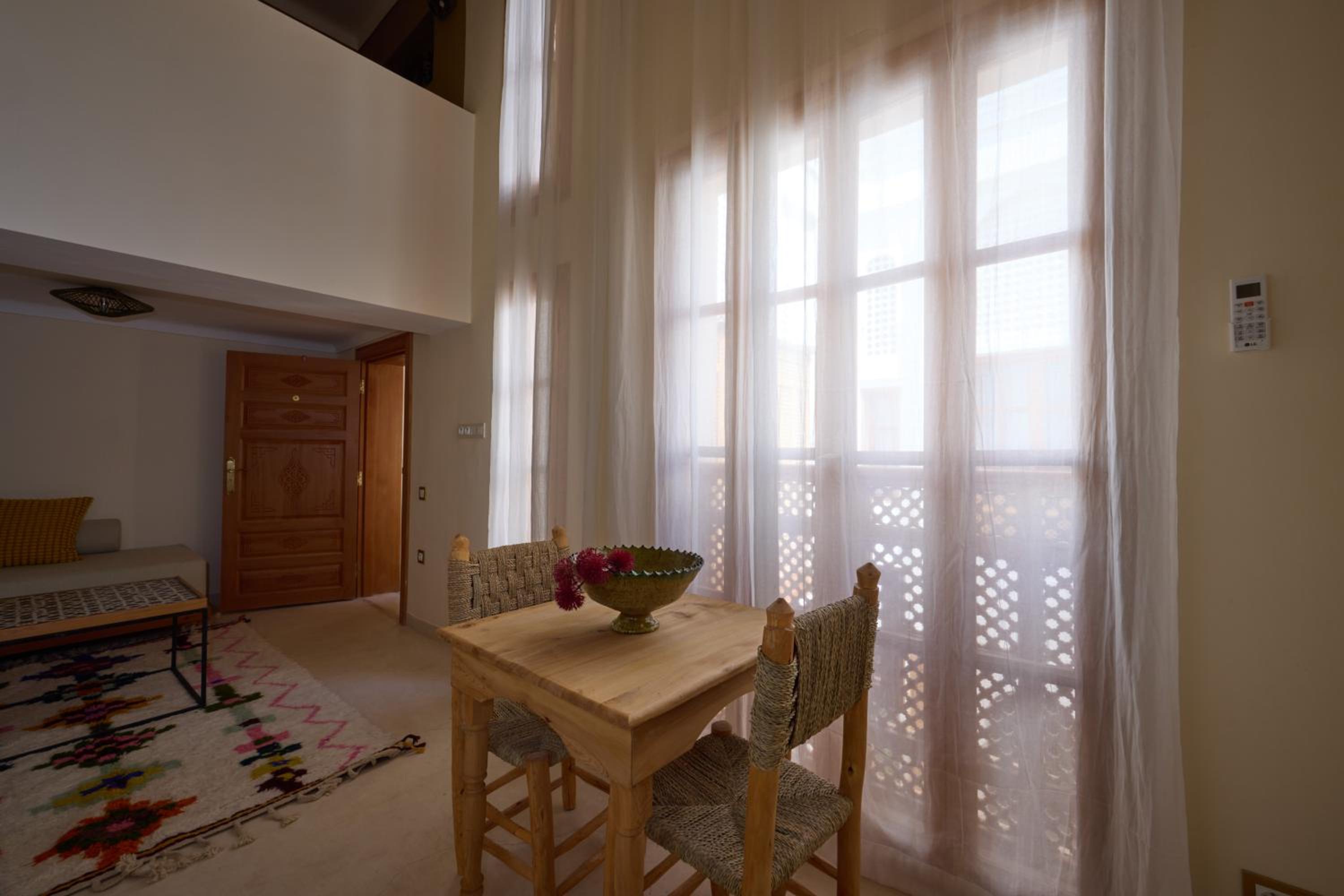Riad Al Muhandiz Peaceful Duplex Suites near Jemaa El Fna