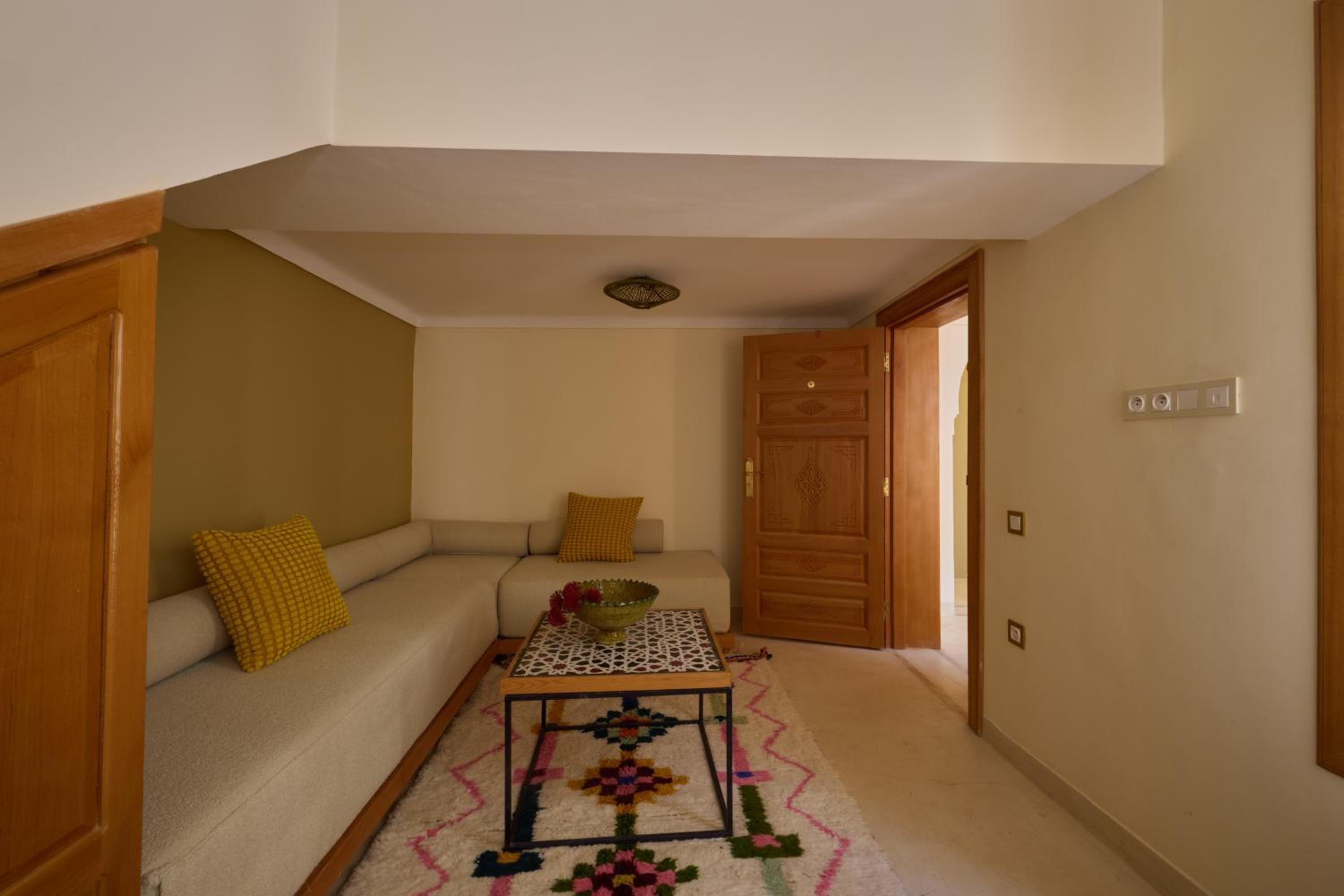 Riad Al Muhandiz Peaceful Duplex Suites near Jemaa El Fna