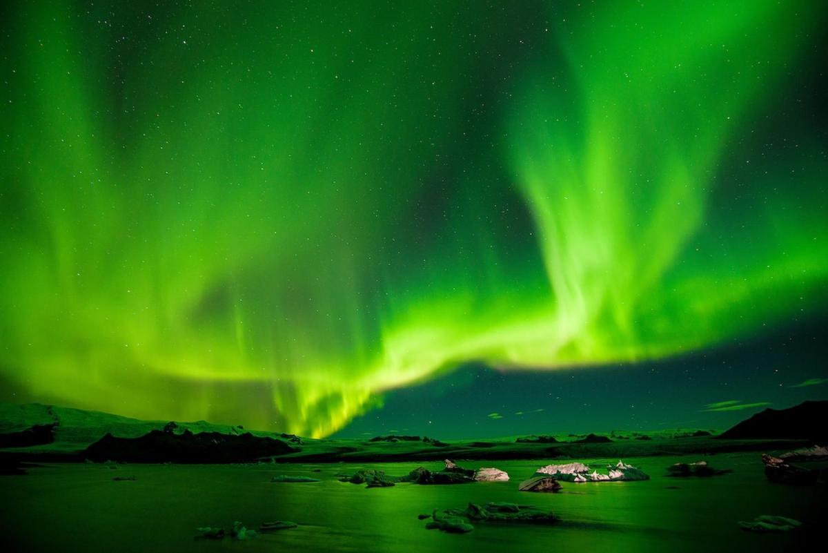 Cabin in Lofoten - Northern Lights view