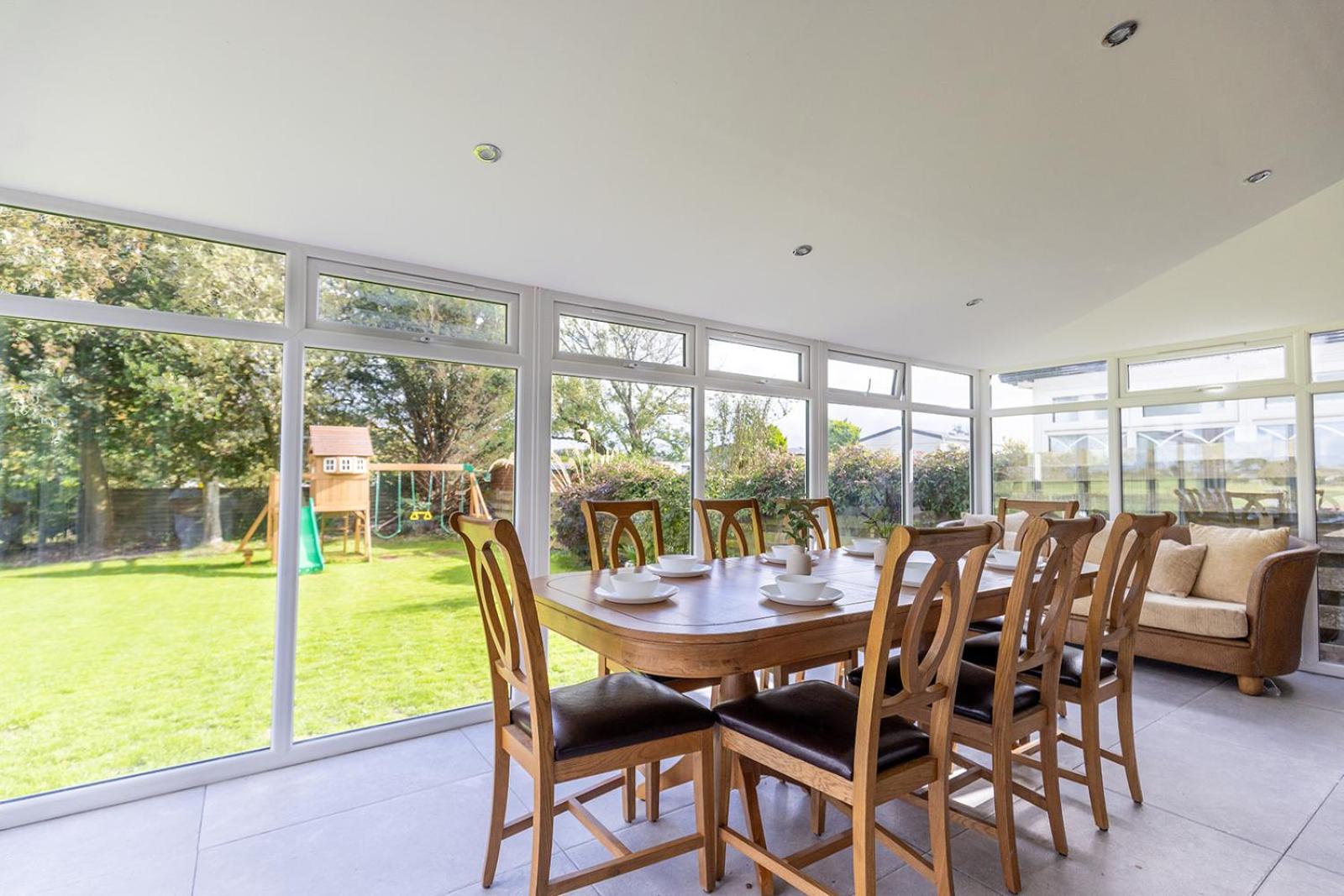 EASTCOTE FARM - Spacious 5-Bed Home with Views, Garden & Playroom