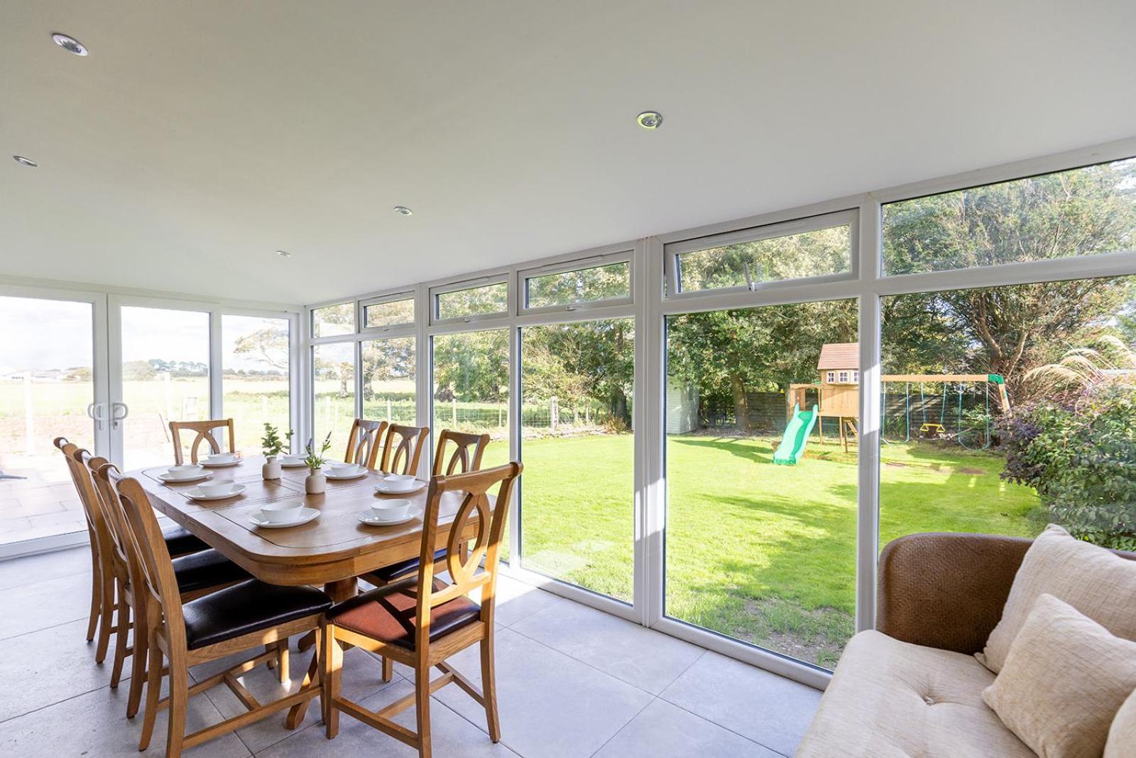 EASTCOTE FARM - Spacious 5-Bed Home with Views, Garden & Playroom