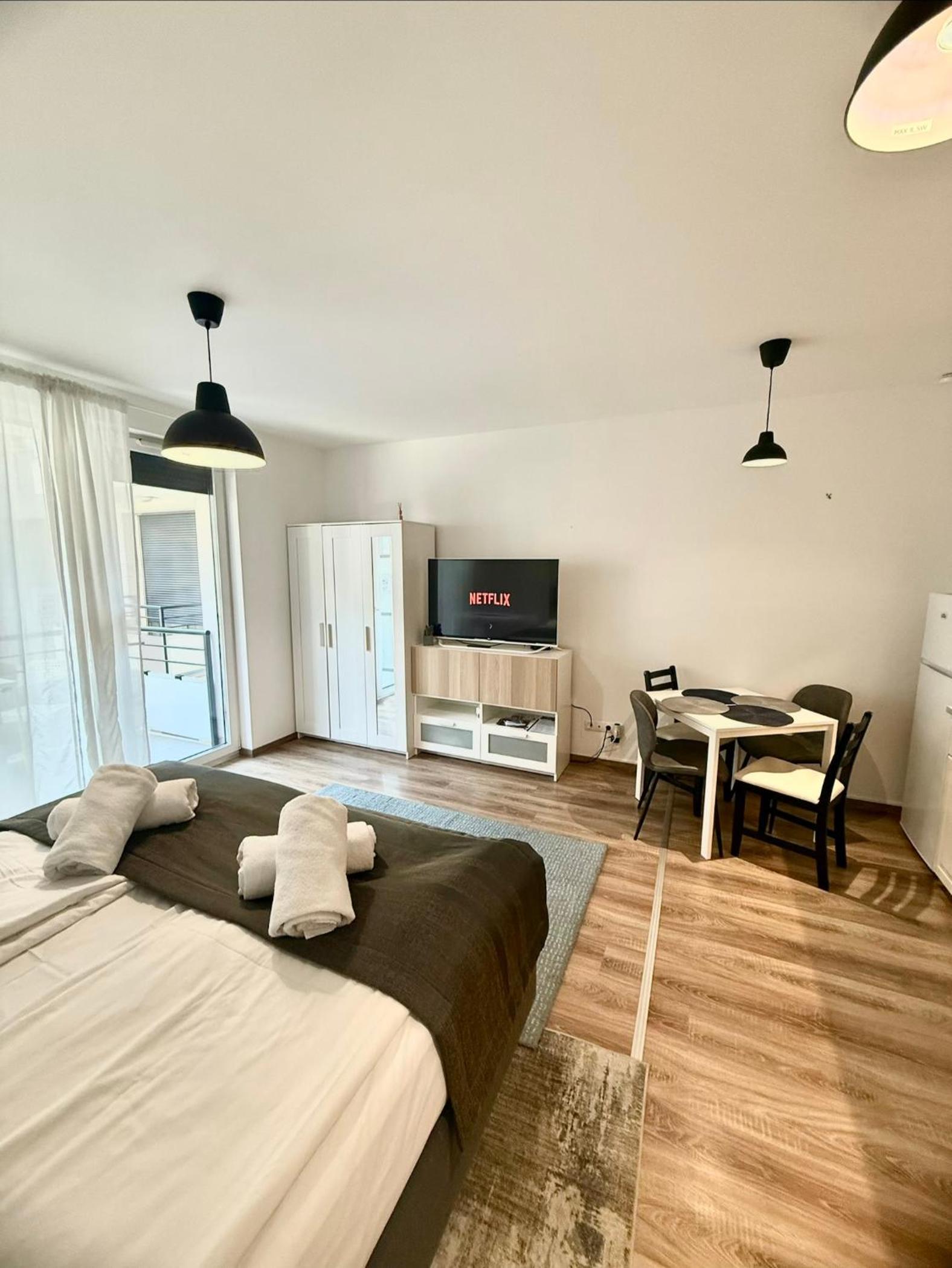 Local-Lux Apartment F3 - Private Parking & Balcony
