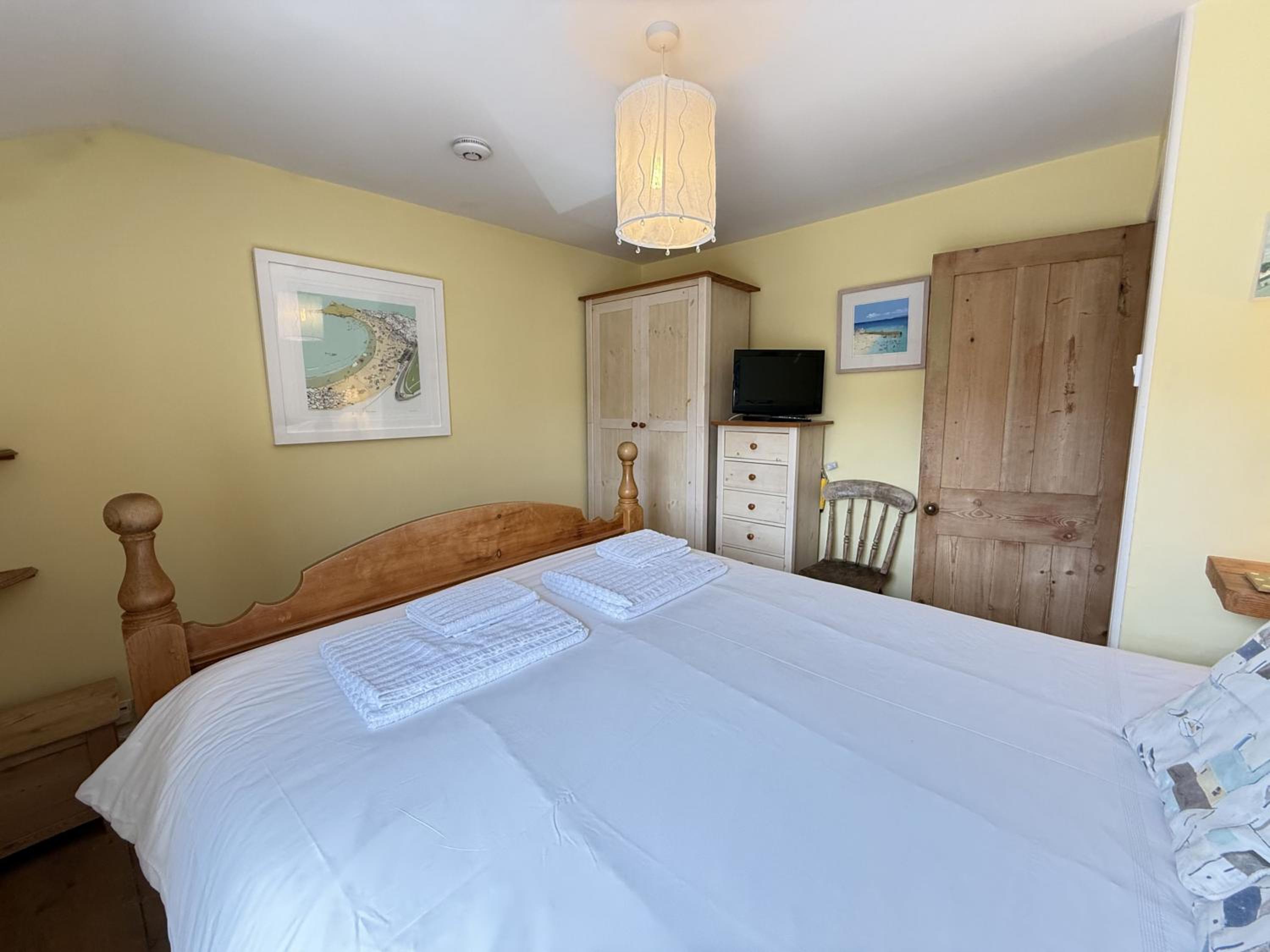Seabreeze in the heart of St Ives, minutes from Harbour & Beaches