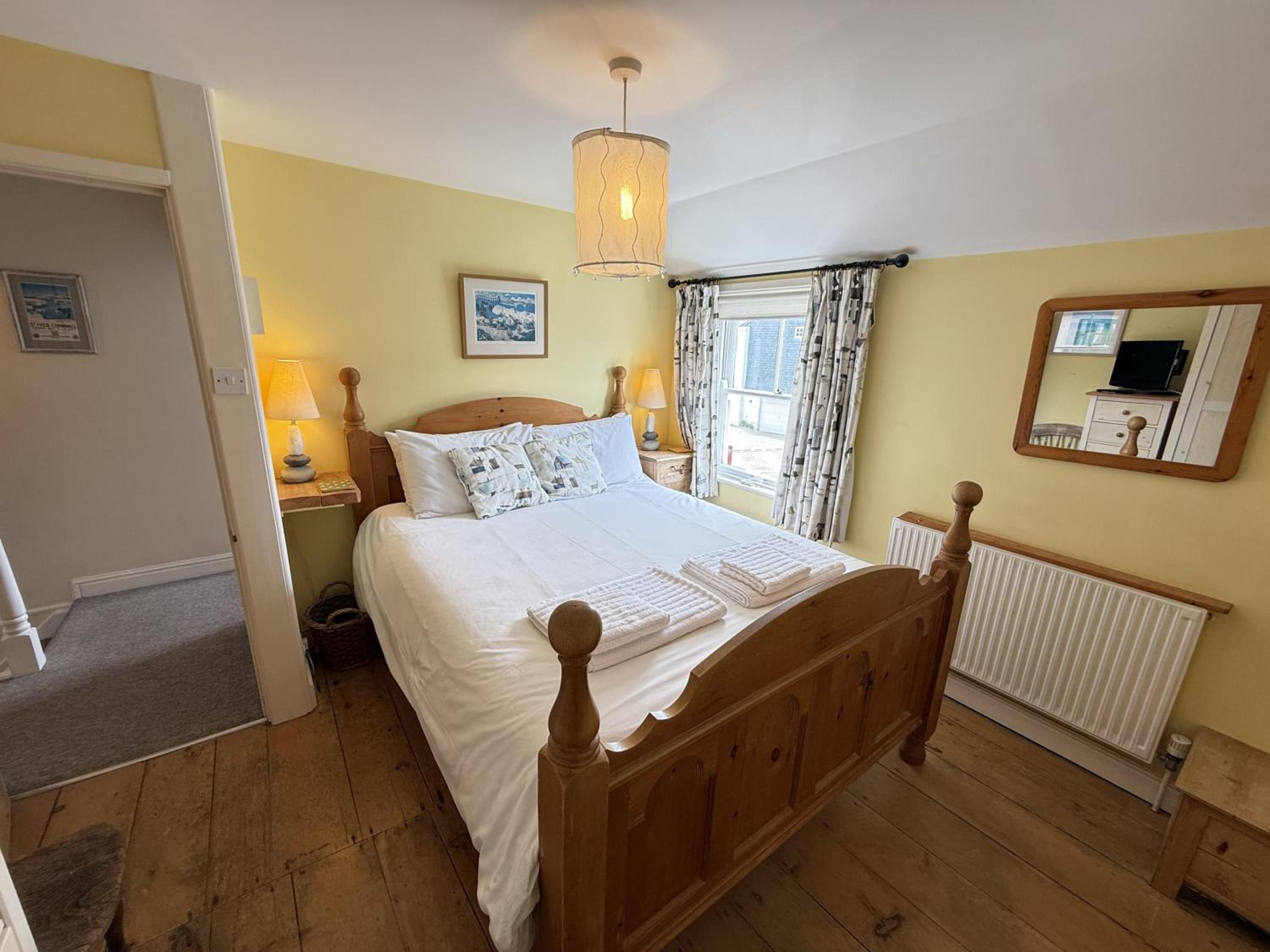 Seabreeze in the heart of St Ives, minutes from Harbour & Beaches