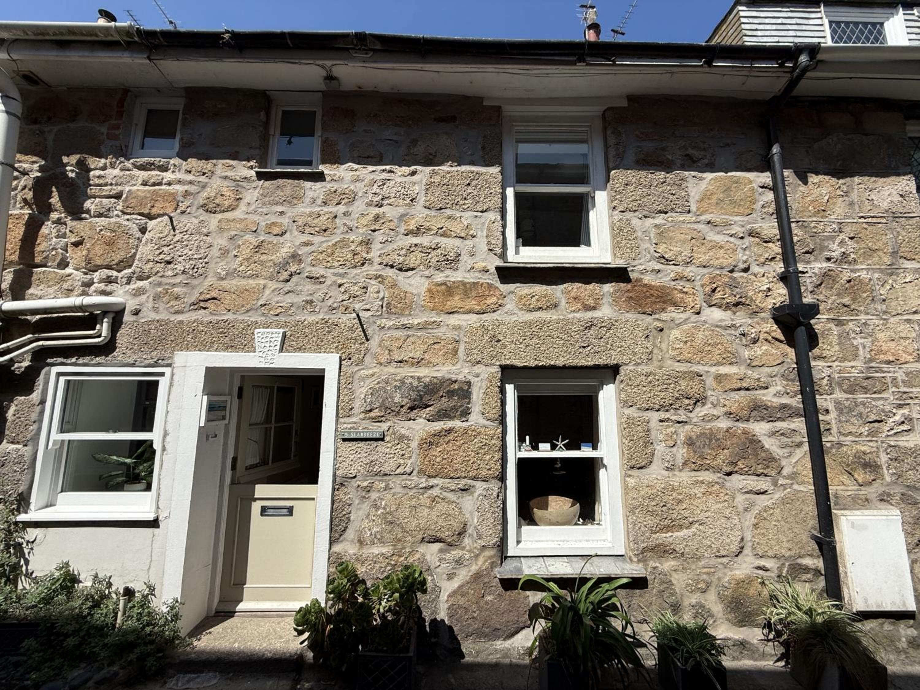 Seabreeze in the heart of St Ives, minutes from Harbour & Beaches