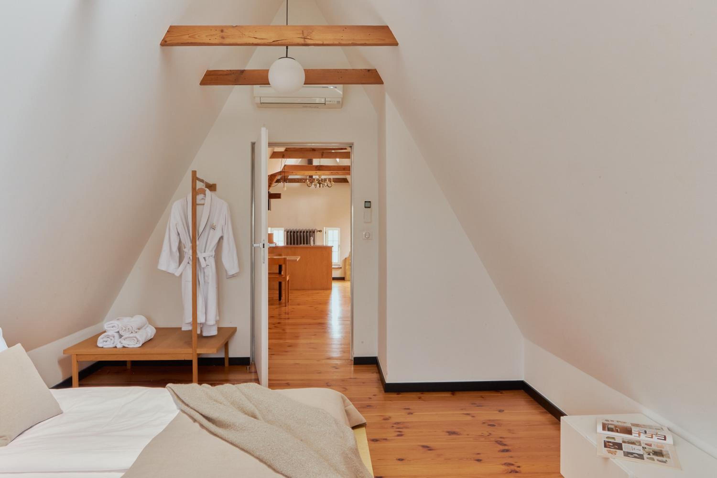 3-level apartment with a view of St Mary's Basilica by Downtown Apartments