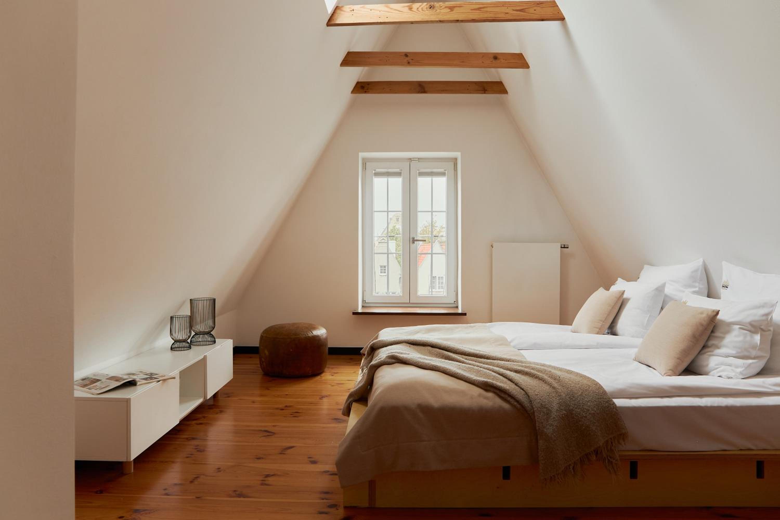 3-level apartment with a view of St Mary's Basilica by Downtown Apartments