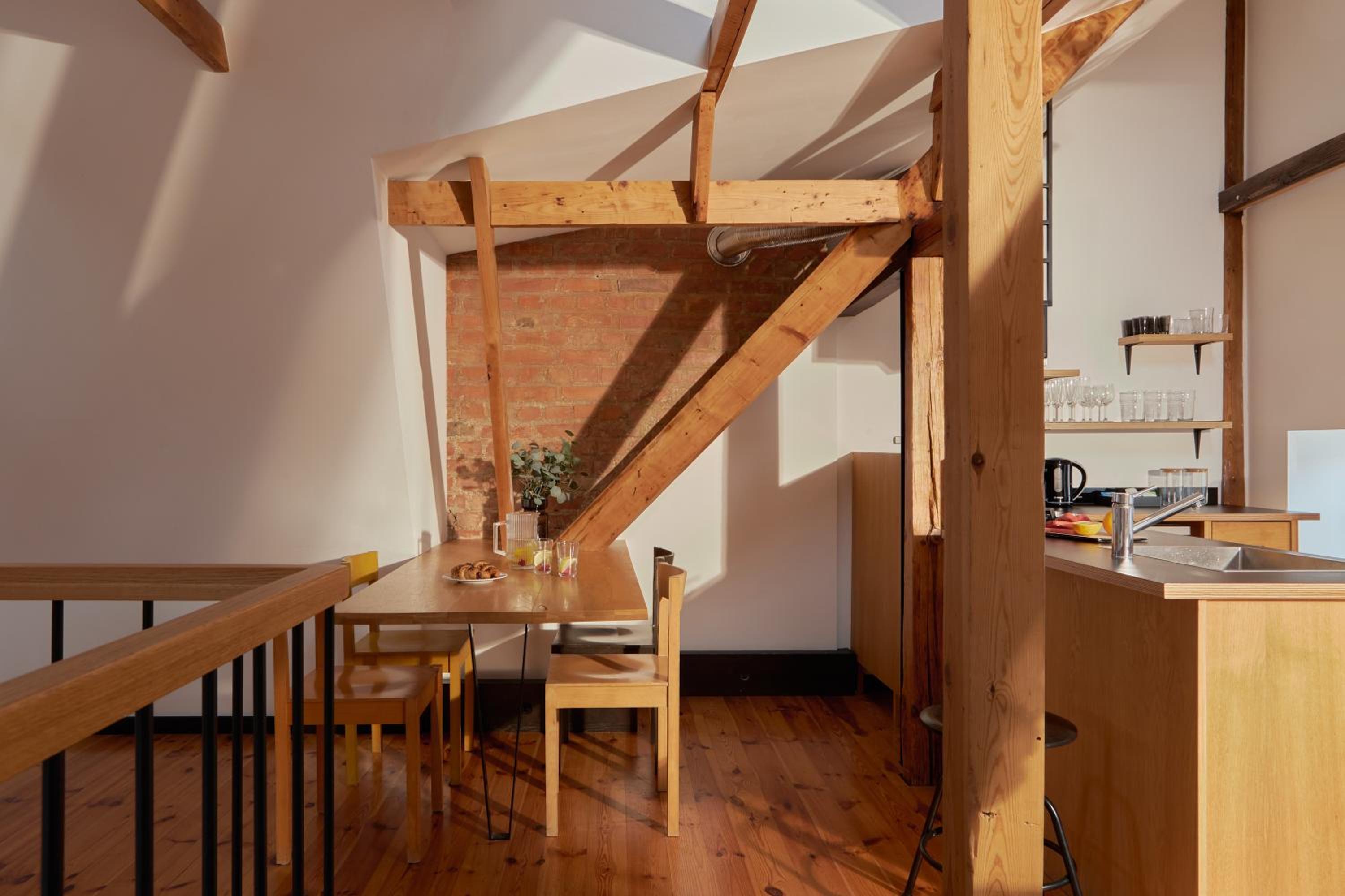 3-level apartment with a view of St Mary's Basilica by Downtown Apartments
