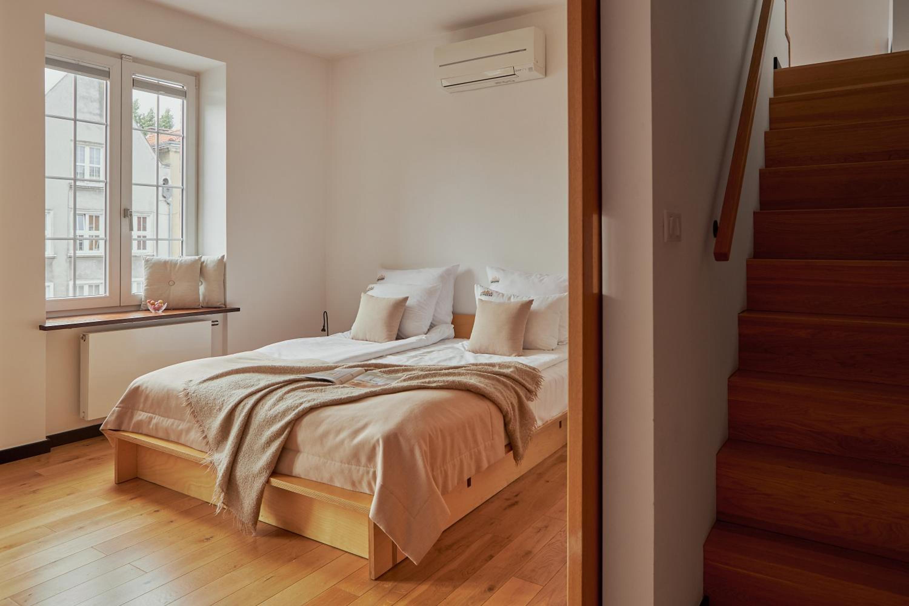 3-level apartment with a view of St Mary's Basilica by Downtown Apartments