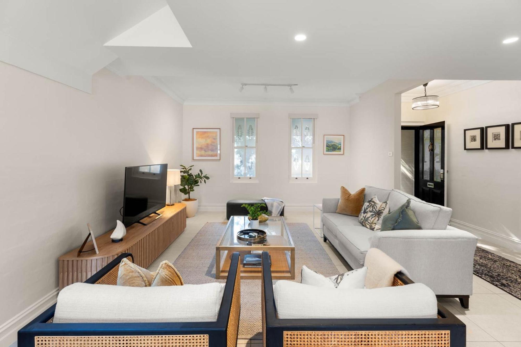 Beautiful Terrace Home with Courtyard