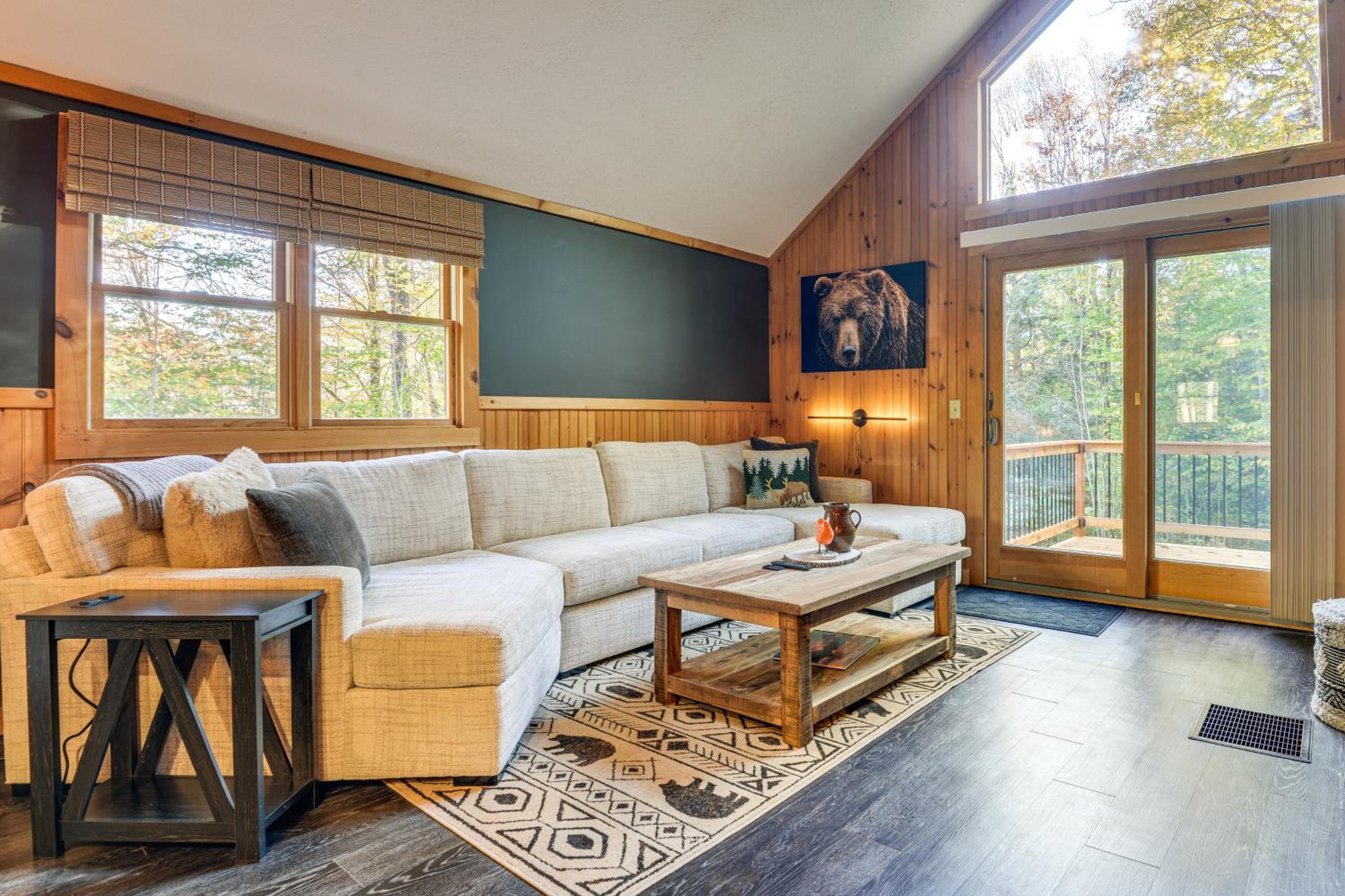 Hike, Ski and Relax Renovated Retreat in Wilmington