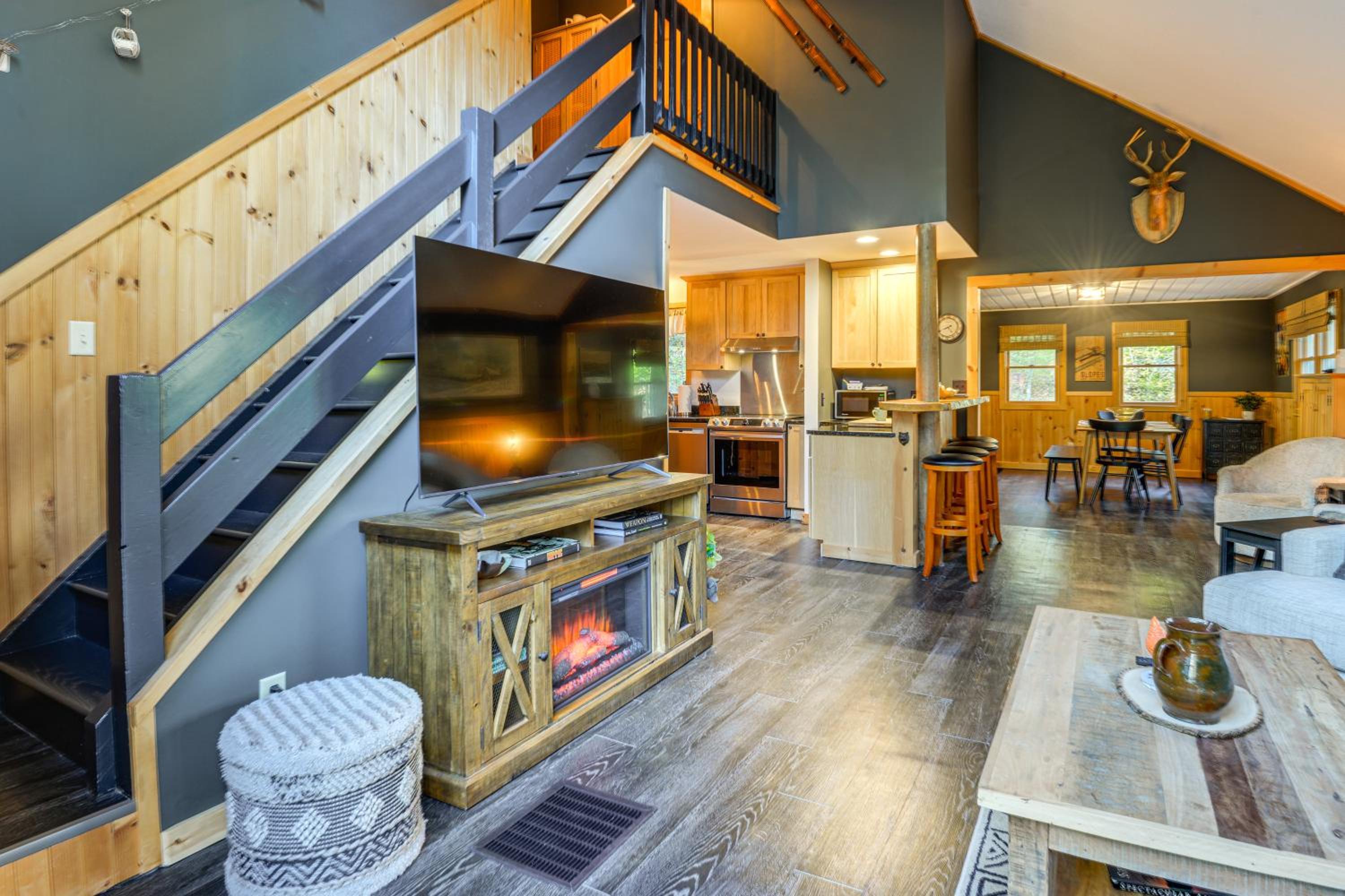 Hike, Ski and Relax Renovated Retreat in Wilmington