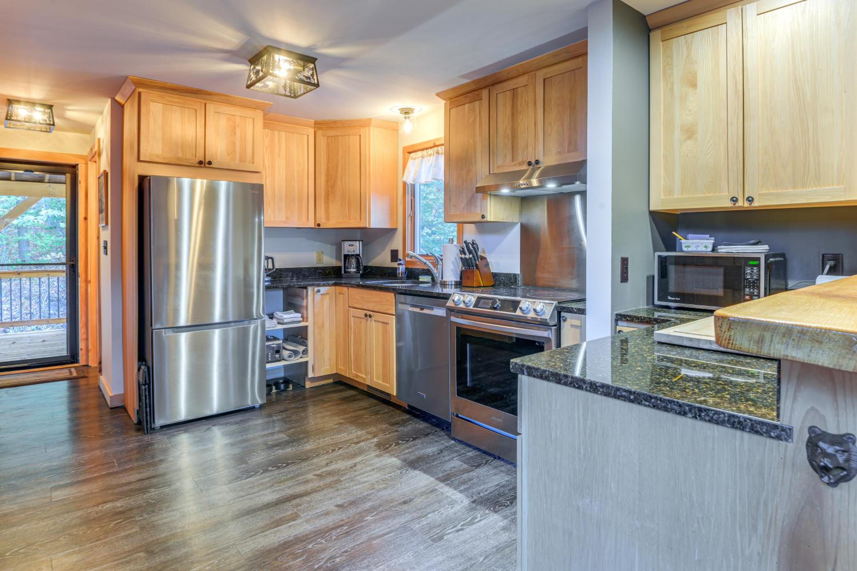 Hike, Ski and Relax Renovated Retreat in Wilmington