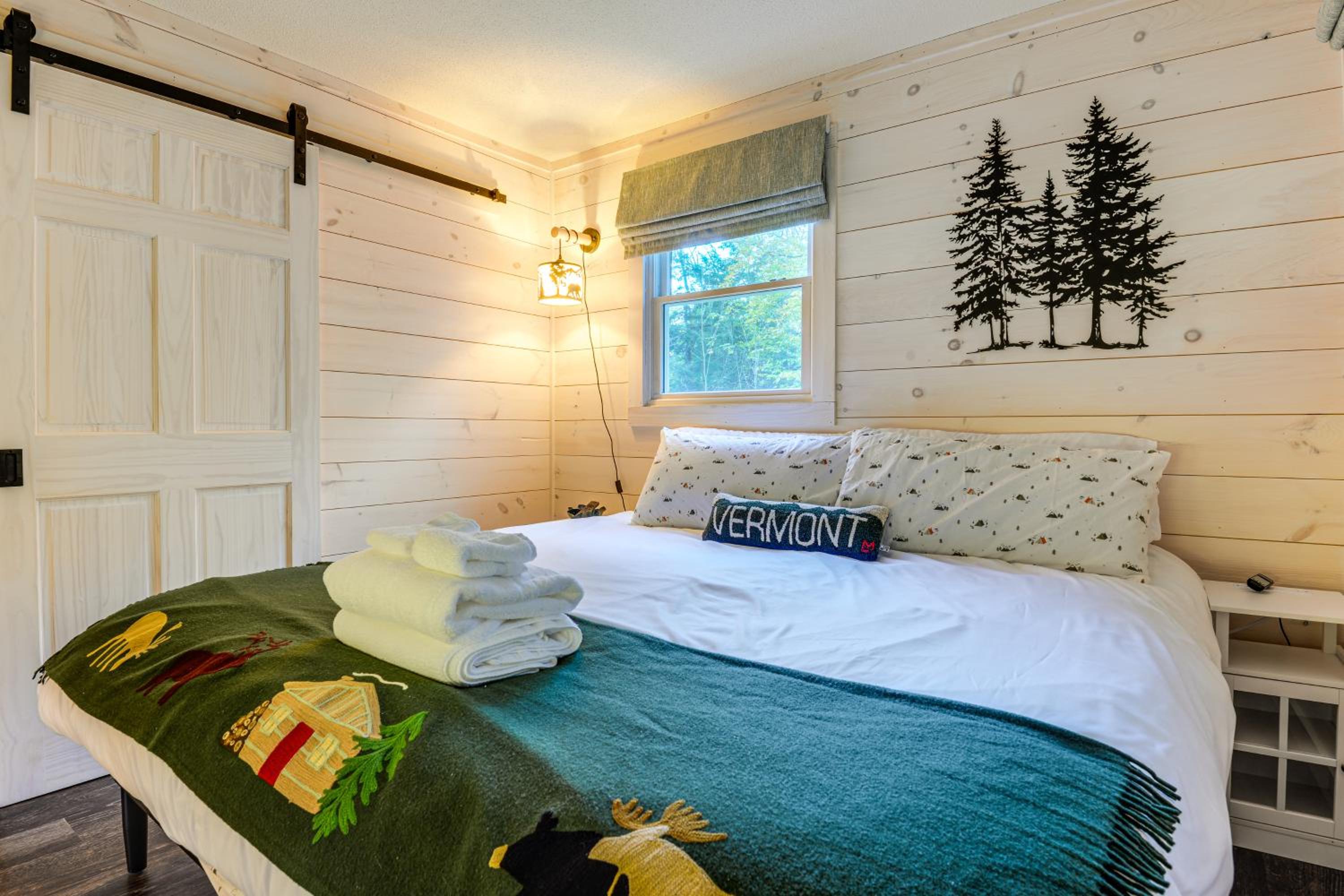 Hike, Ski and Relax Renovated Retreat in Wilmington