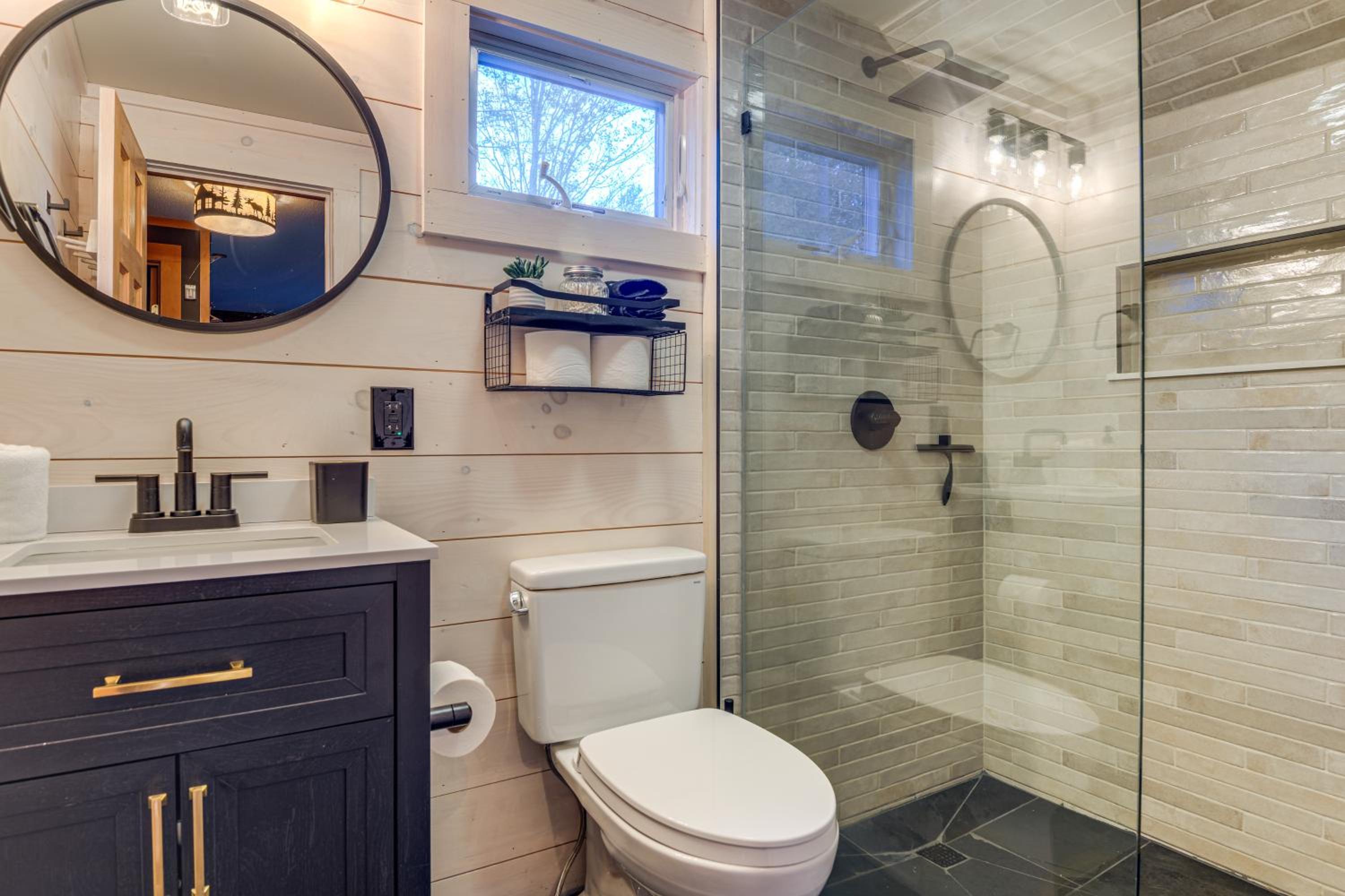Hike, Ski and Relax Renovated Retreat in Wilmington