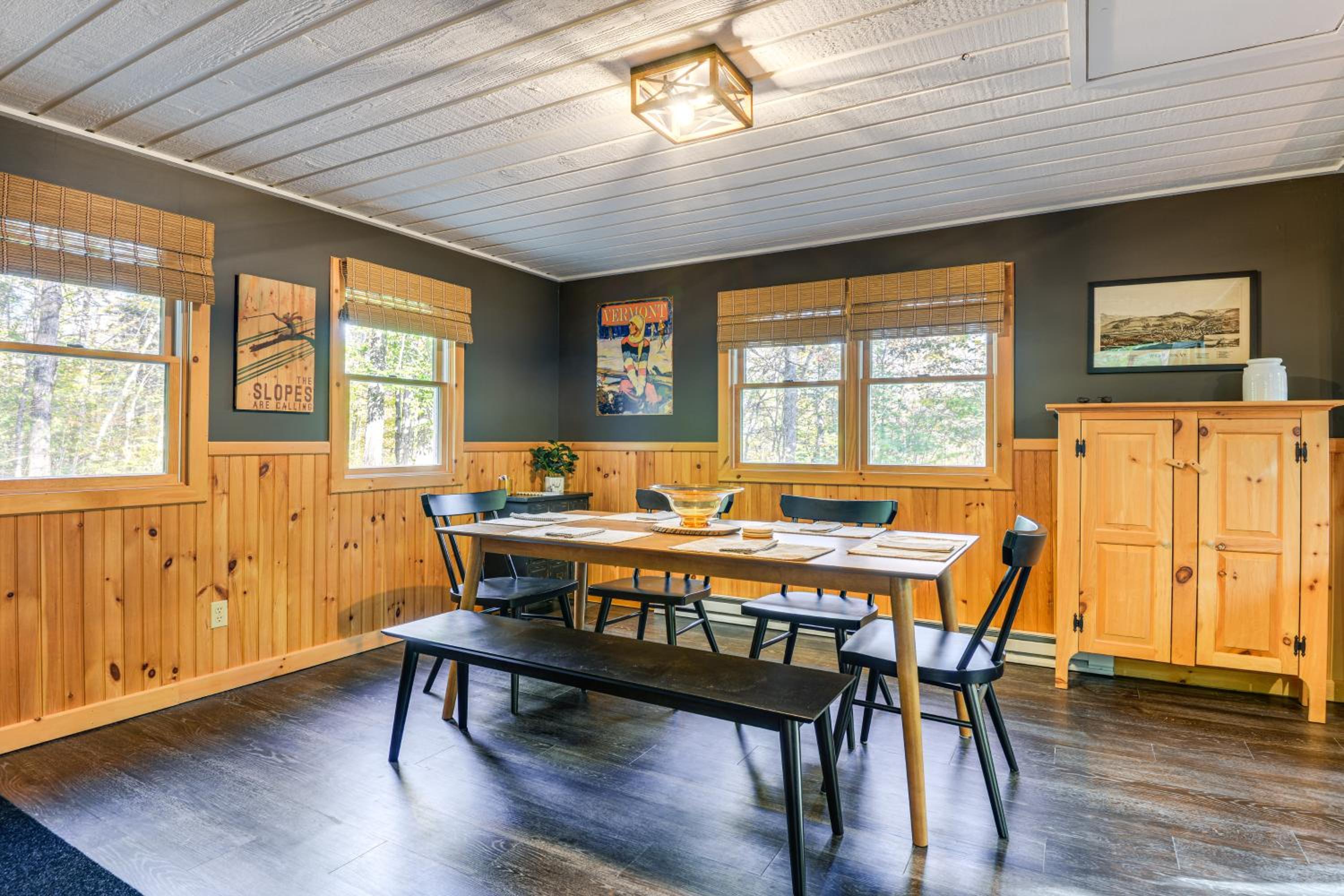 Hike, Ski and Relax Renovated Retreat in Wilmington