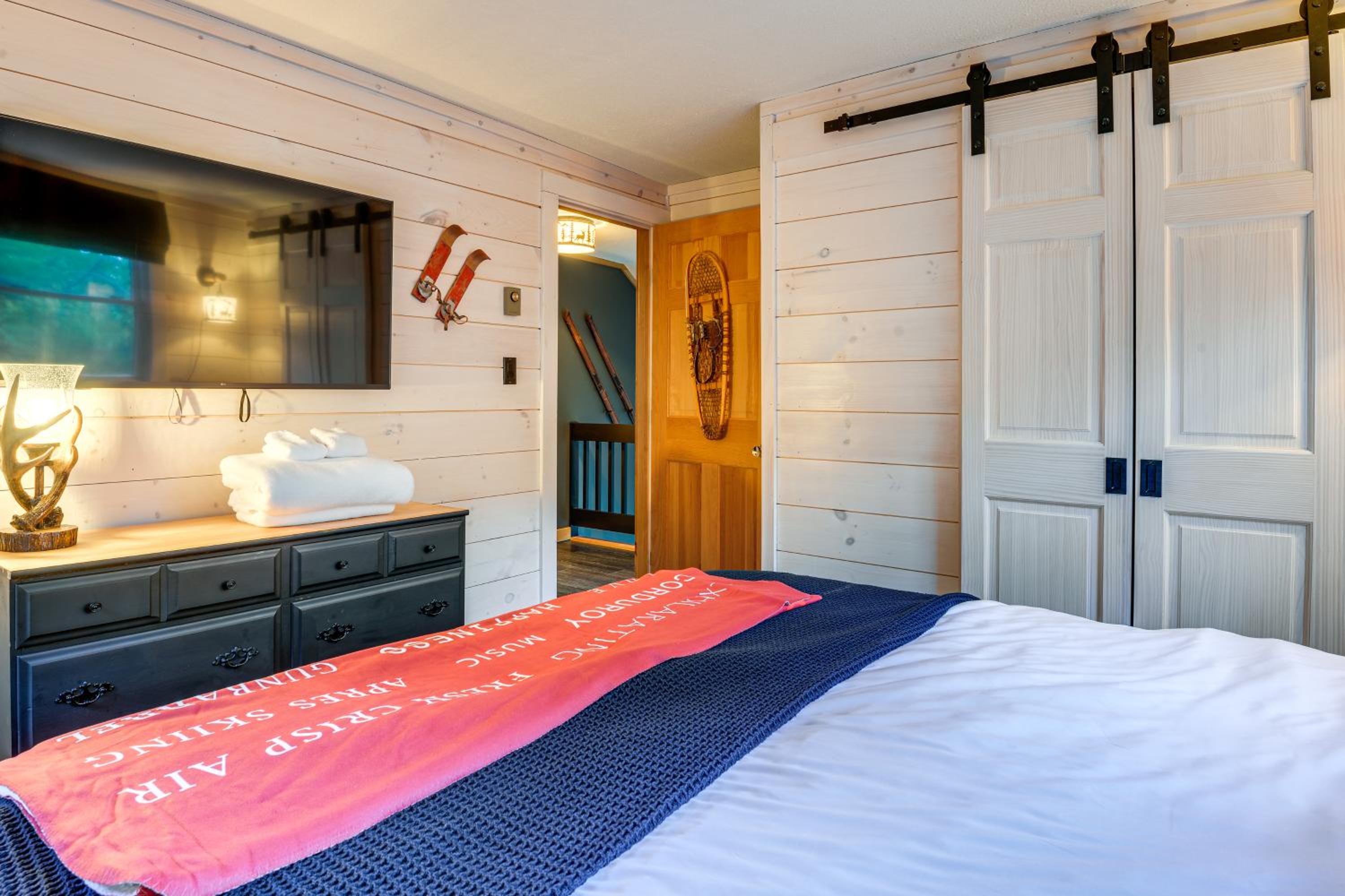 Hike, Ski and Relax Renovated Retreat in Wilmington