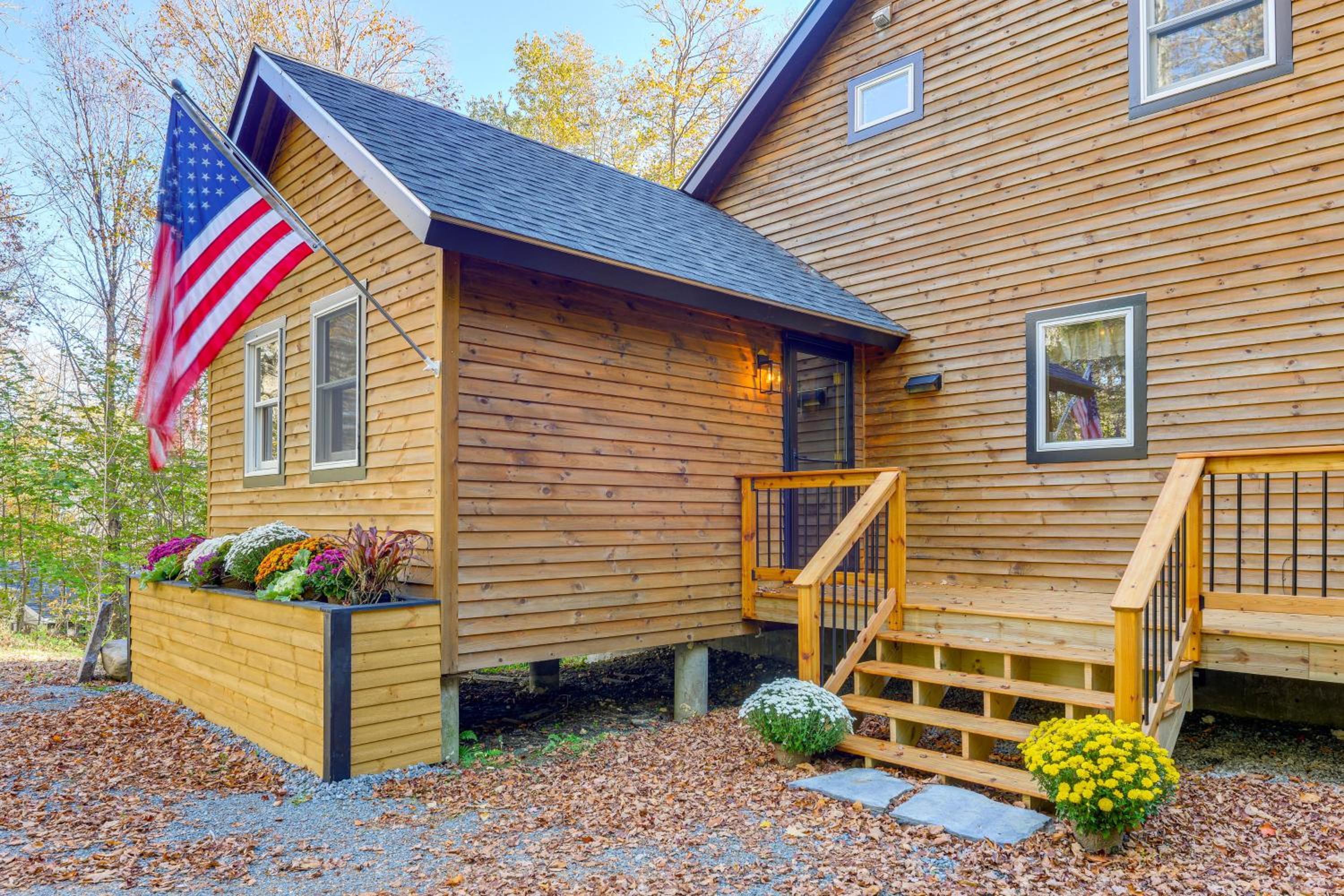 Hike, Ski and Relax Renovated Retreat in Wilmington