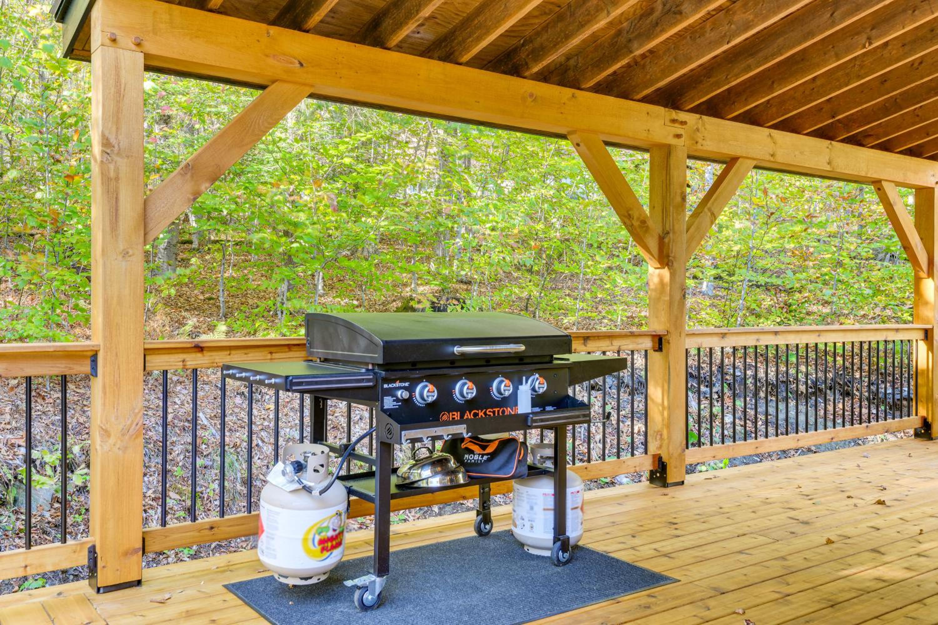 Hike, Ski and Relax Renovated Retreat in Wilmington