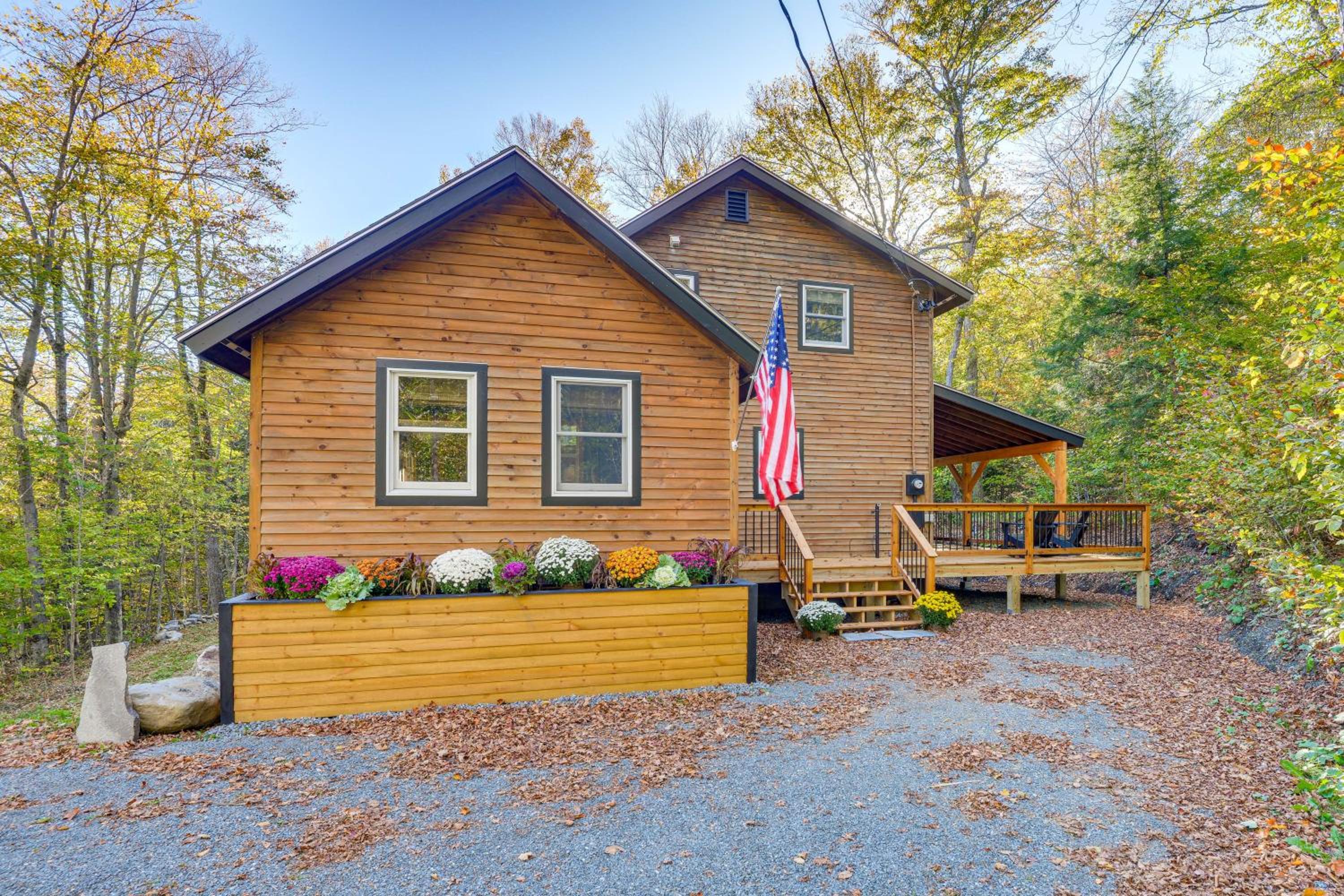 Hike, Ski and Relax Renovated Retreat in Wilmington