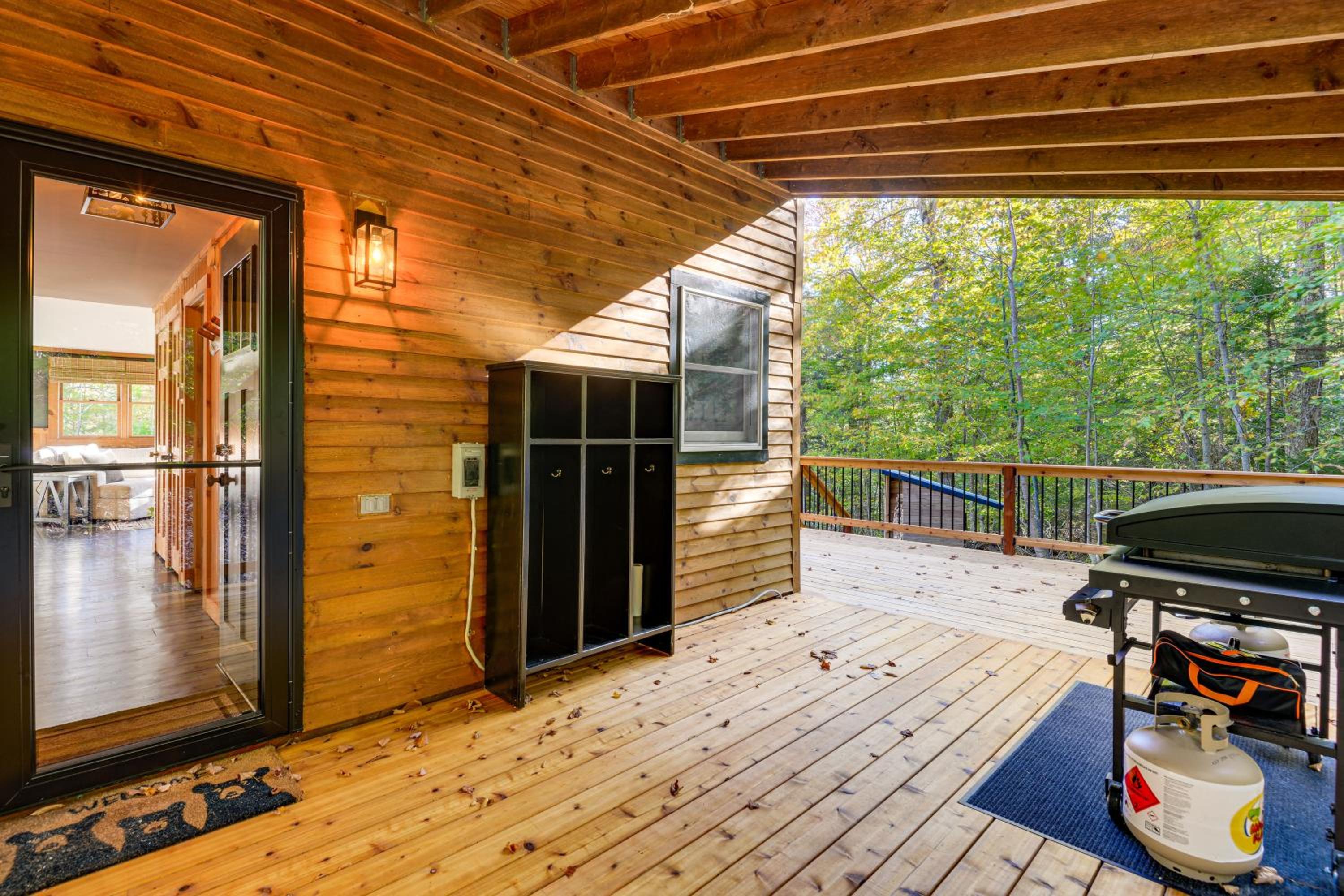Hike, Ski and Relax Renovated Retreat in Wilmington