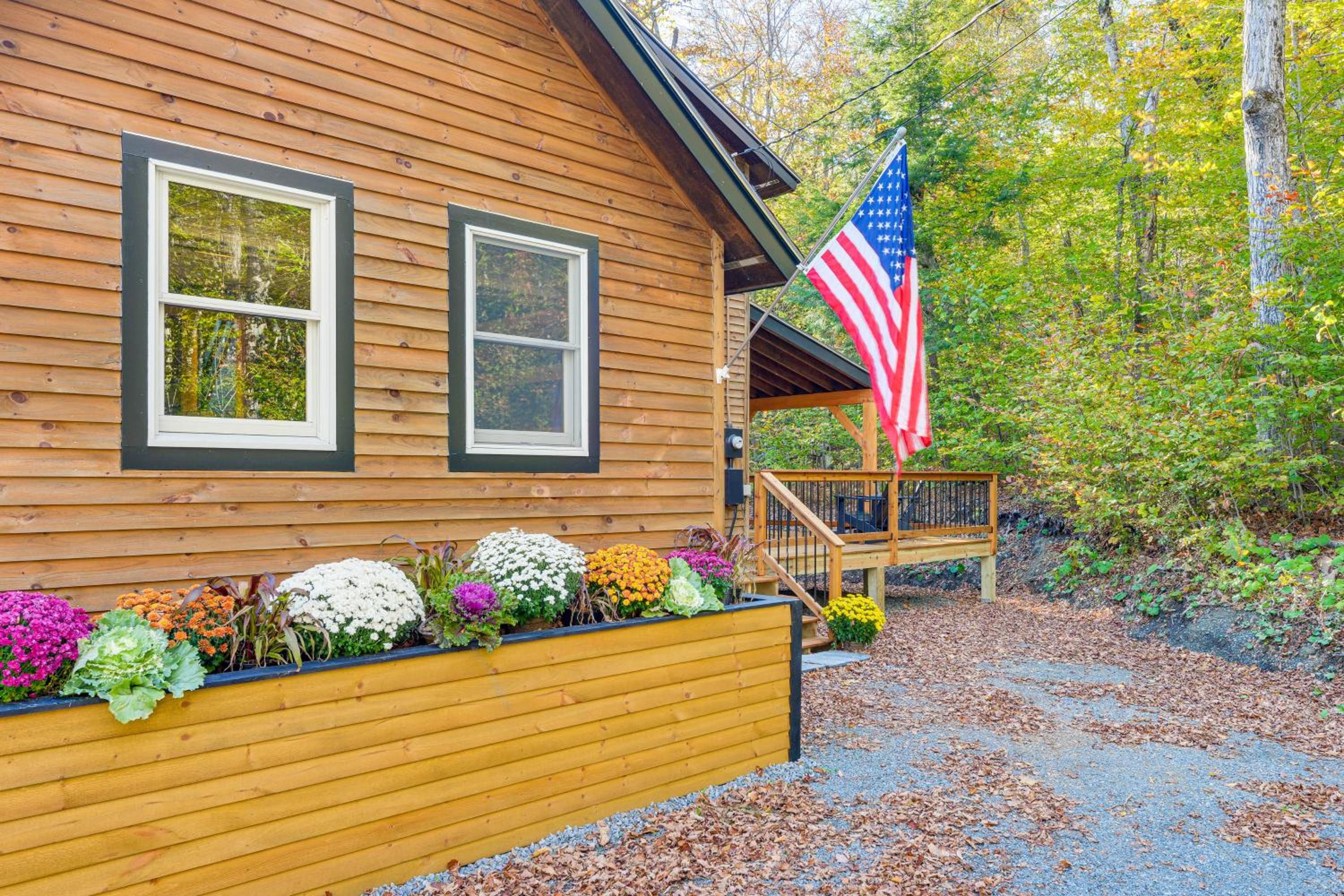 Hike, Ski and Relax Renovated Retreat in Wilmington