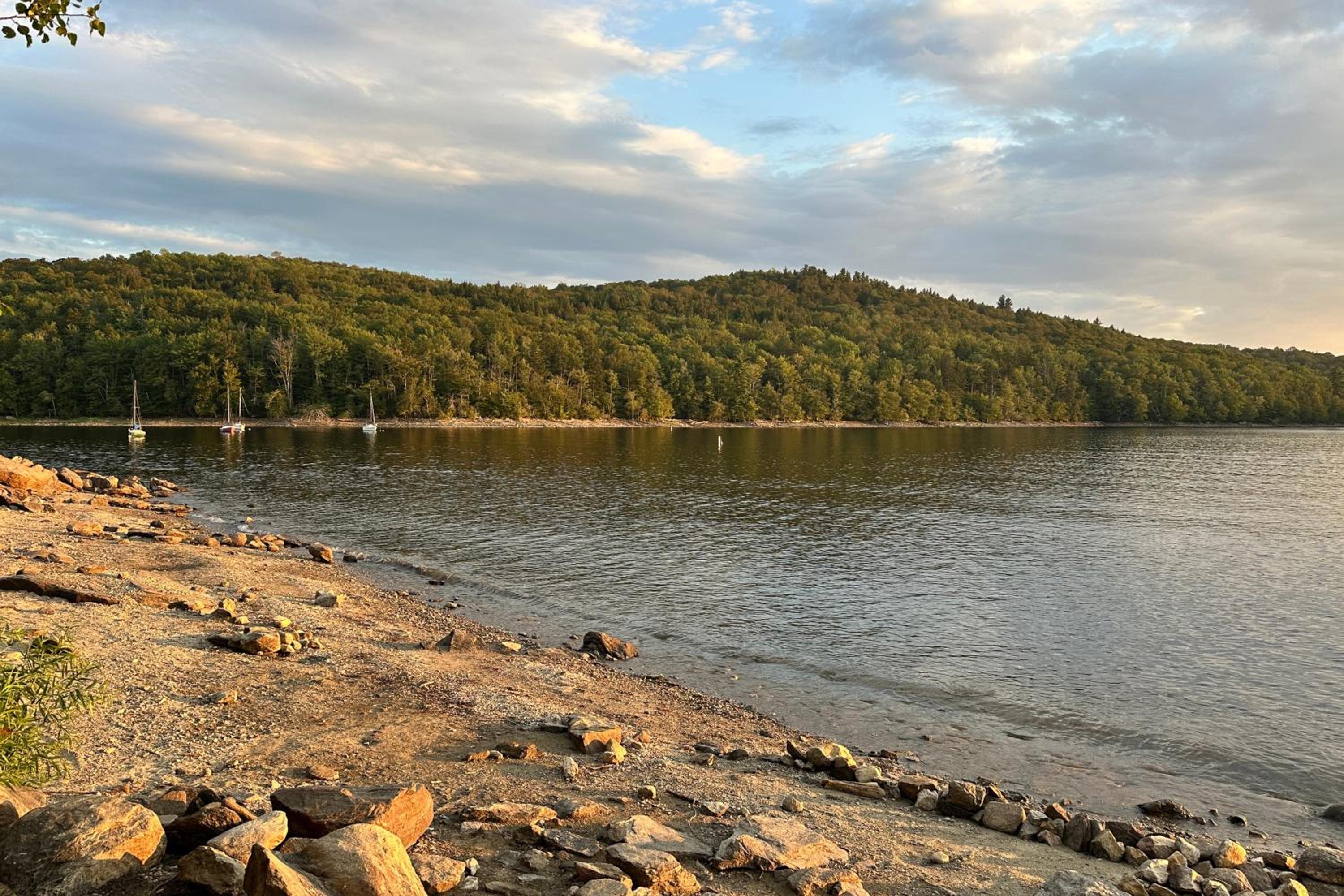 Hike, Ski and Relax Renovated Retreat in Wilmington