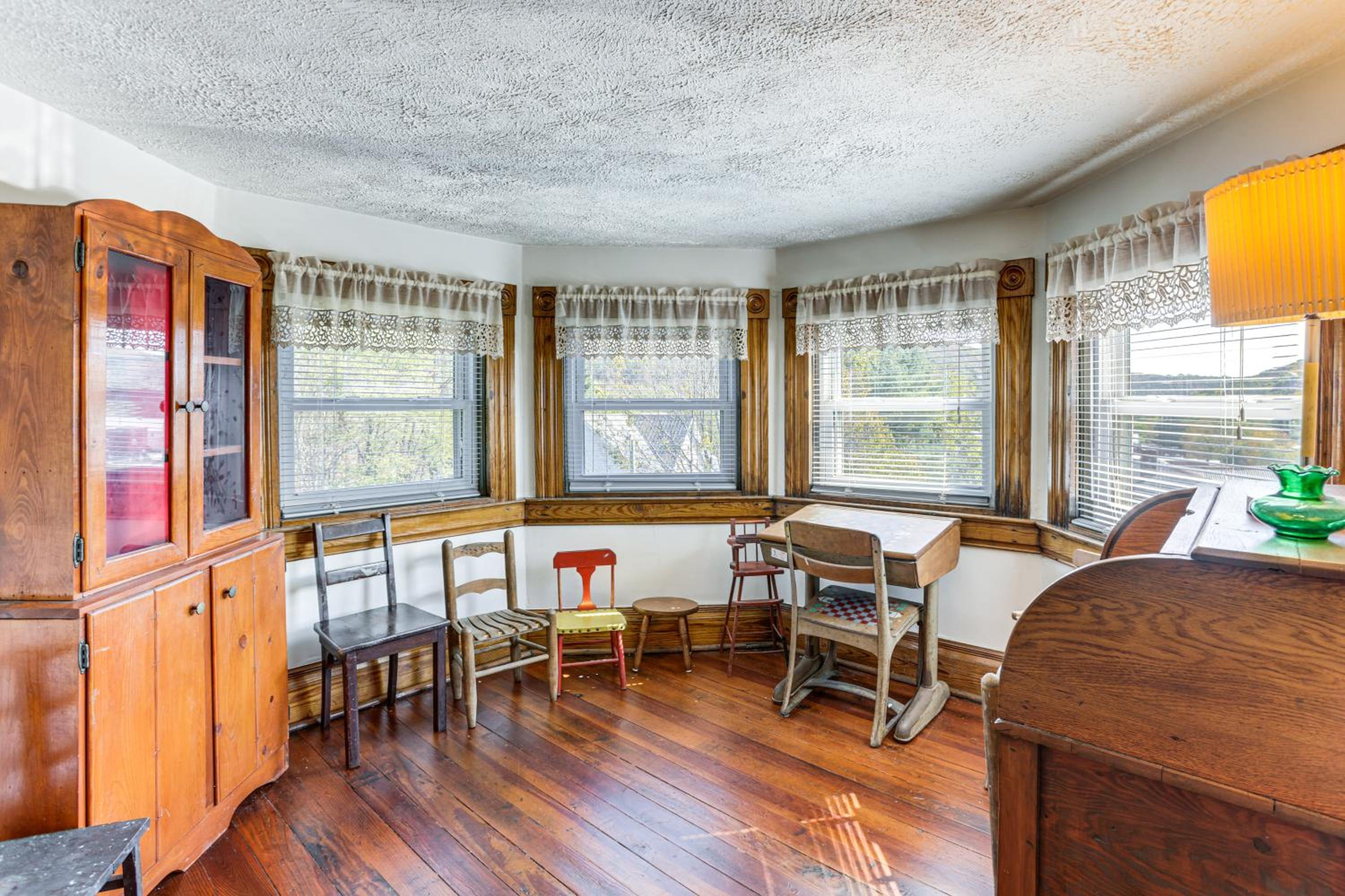 Groups Welcome! Historic Queen Anne Gem in Garrett