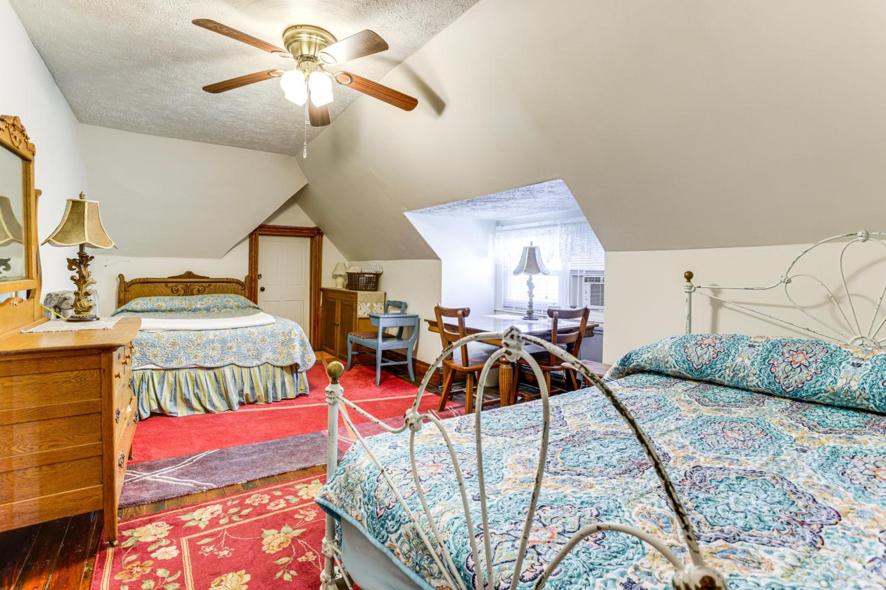 Groups Welcome! Historic Queen Anne Gem in Garrett