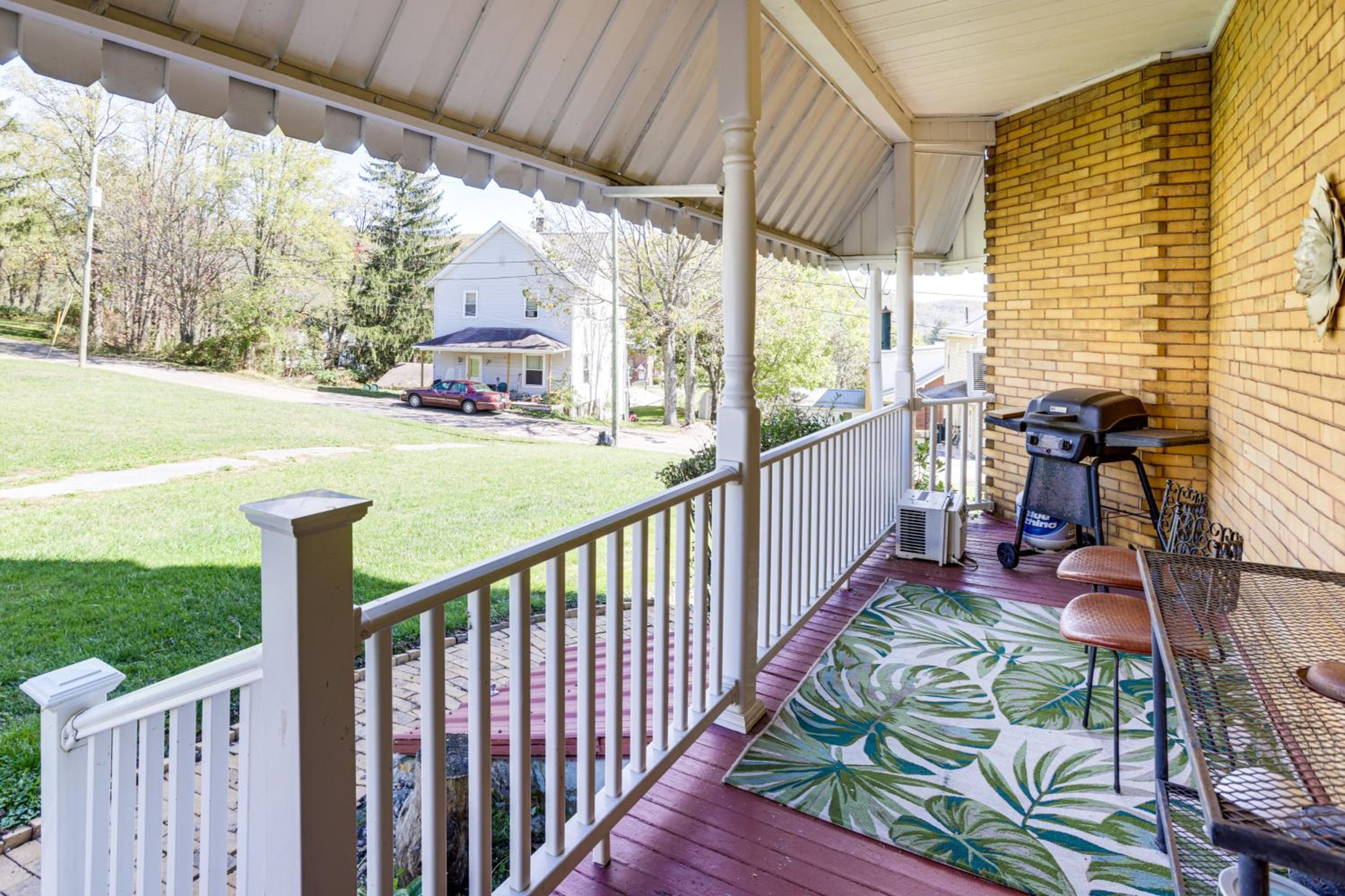 Groups Welcome! Historic Queen Anne Gem in Garrett