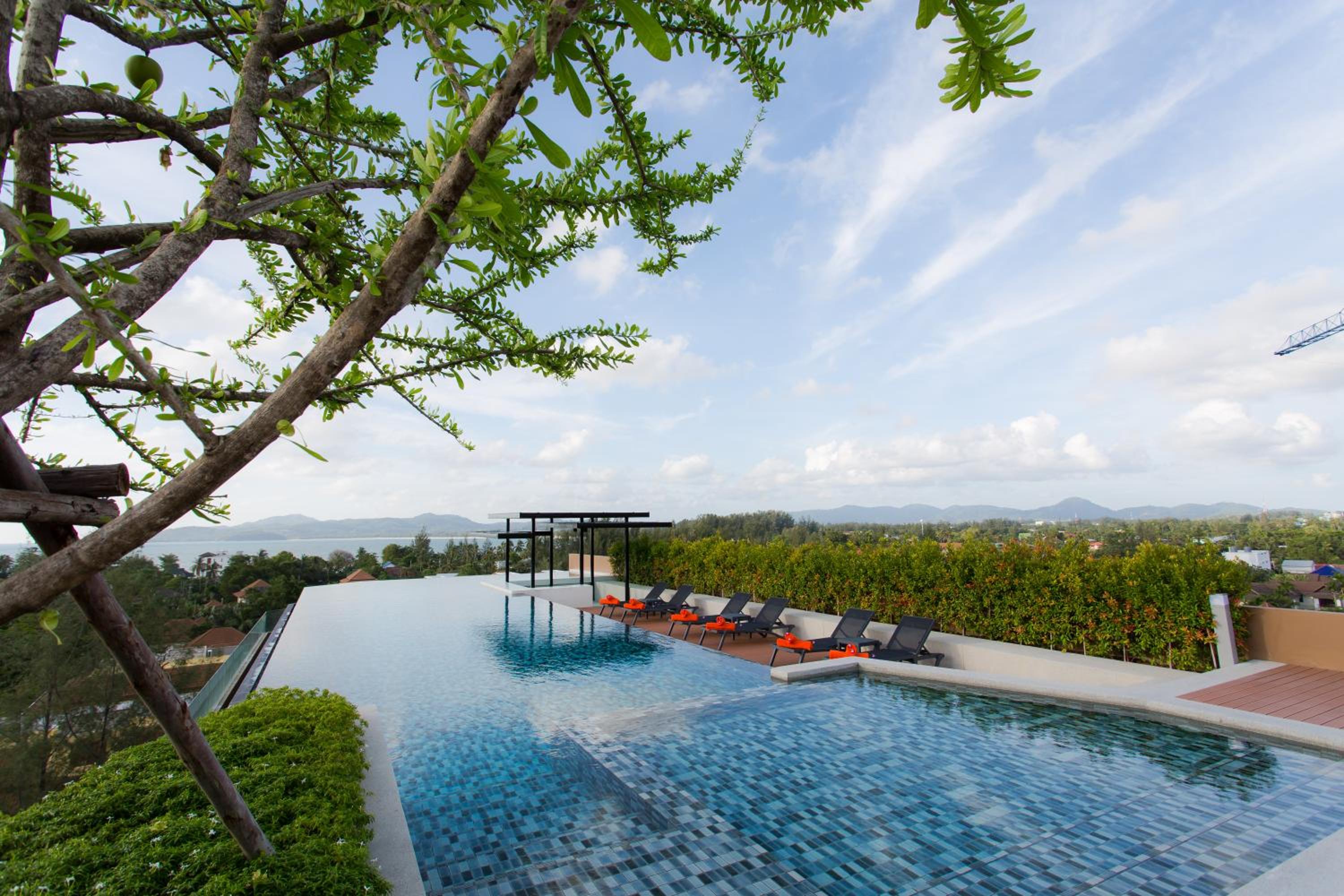 6th Avenue Surin Beach - Official Account