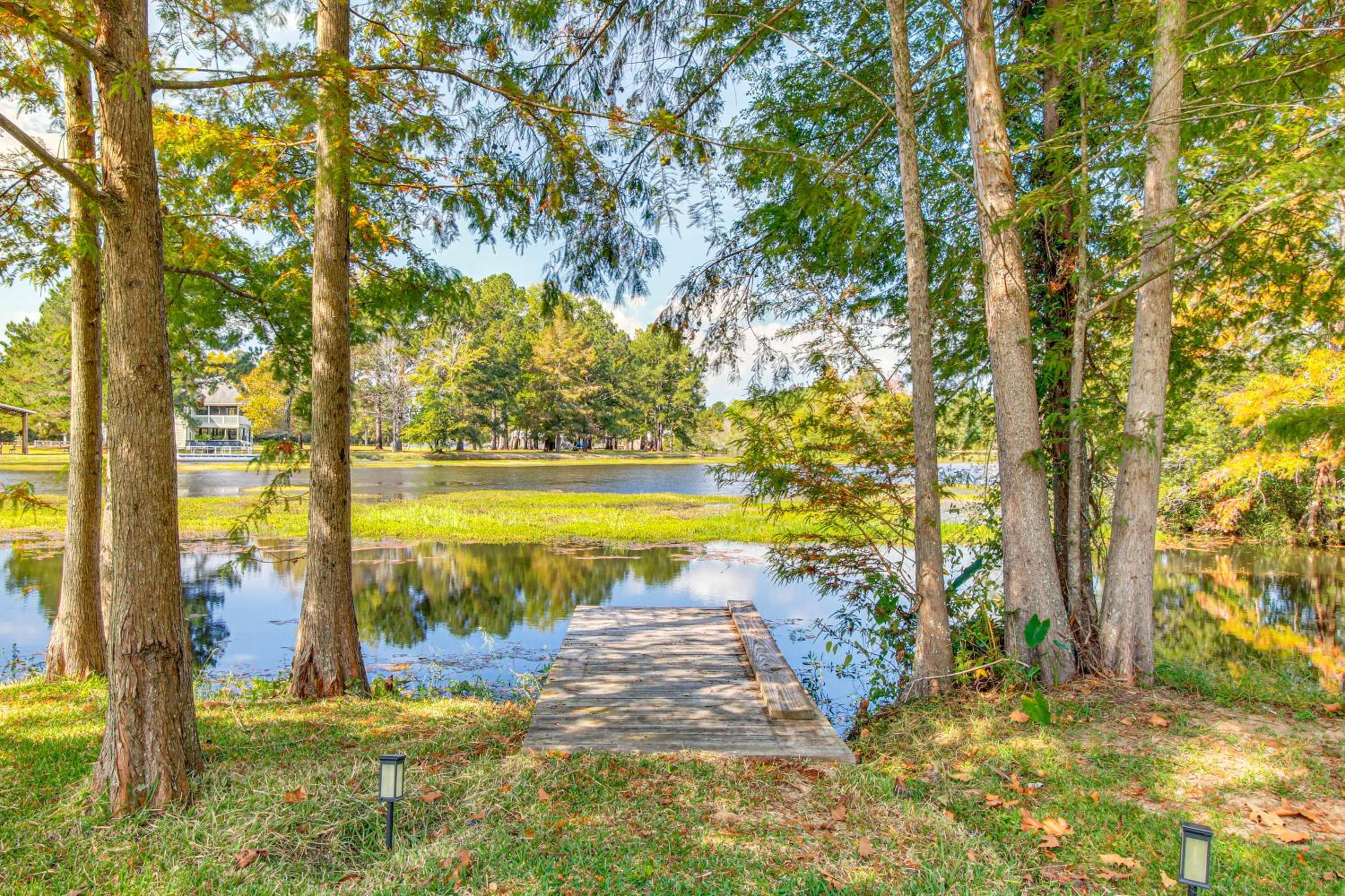Waterfront Deck! Couples Retreat on Point A Lake