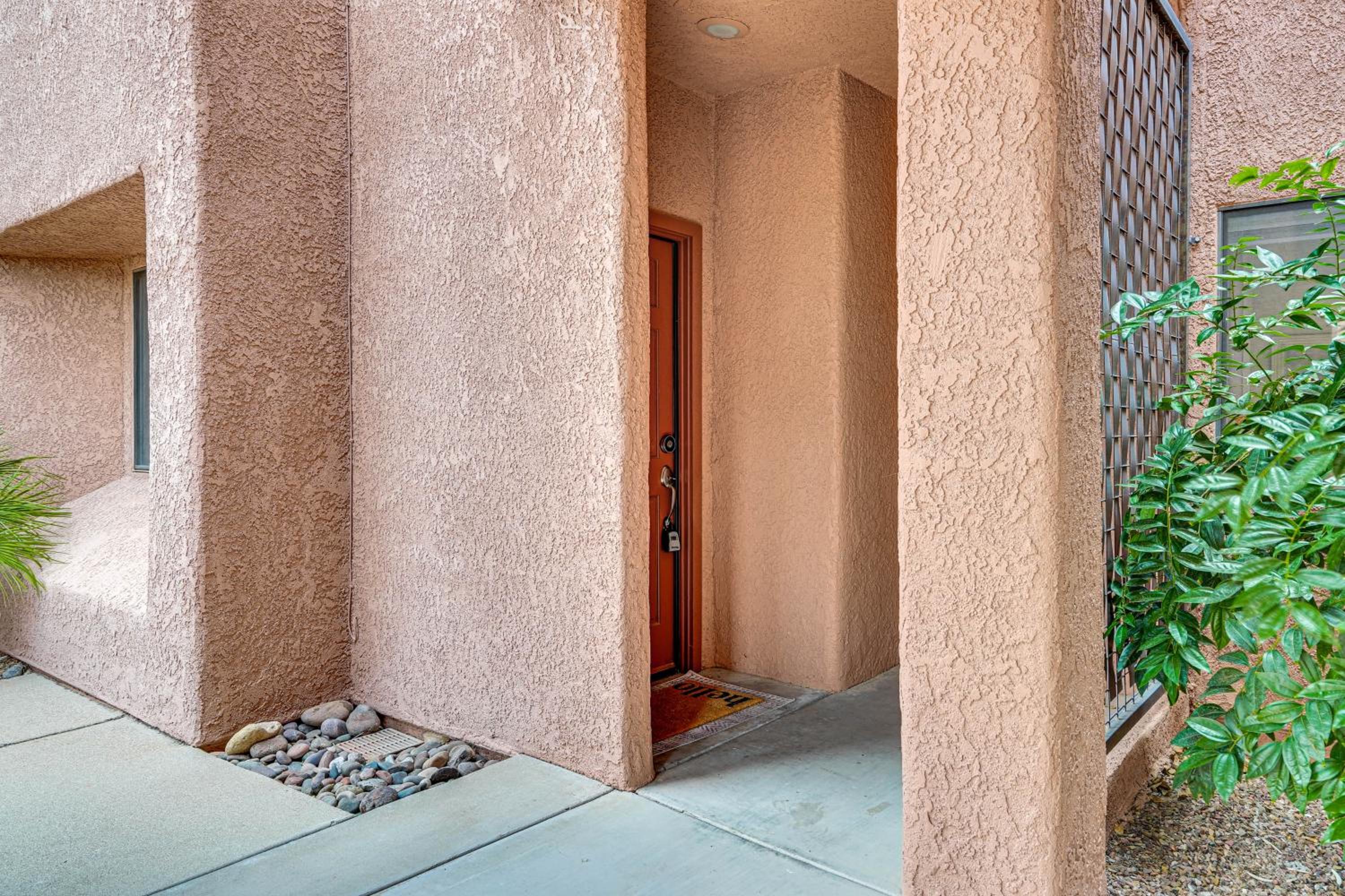 3 Mi to Sabino Canyon Condo with Resort Perks!
