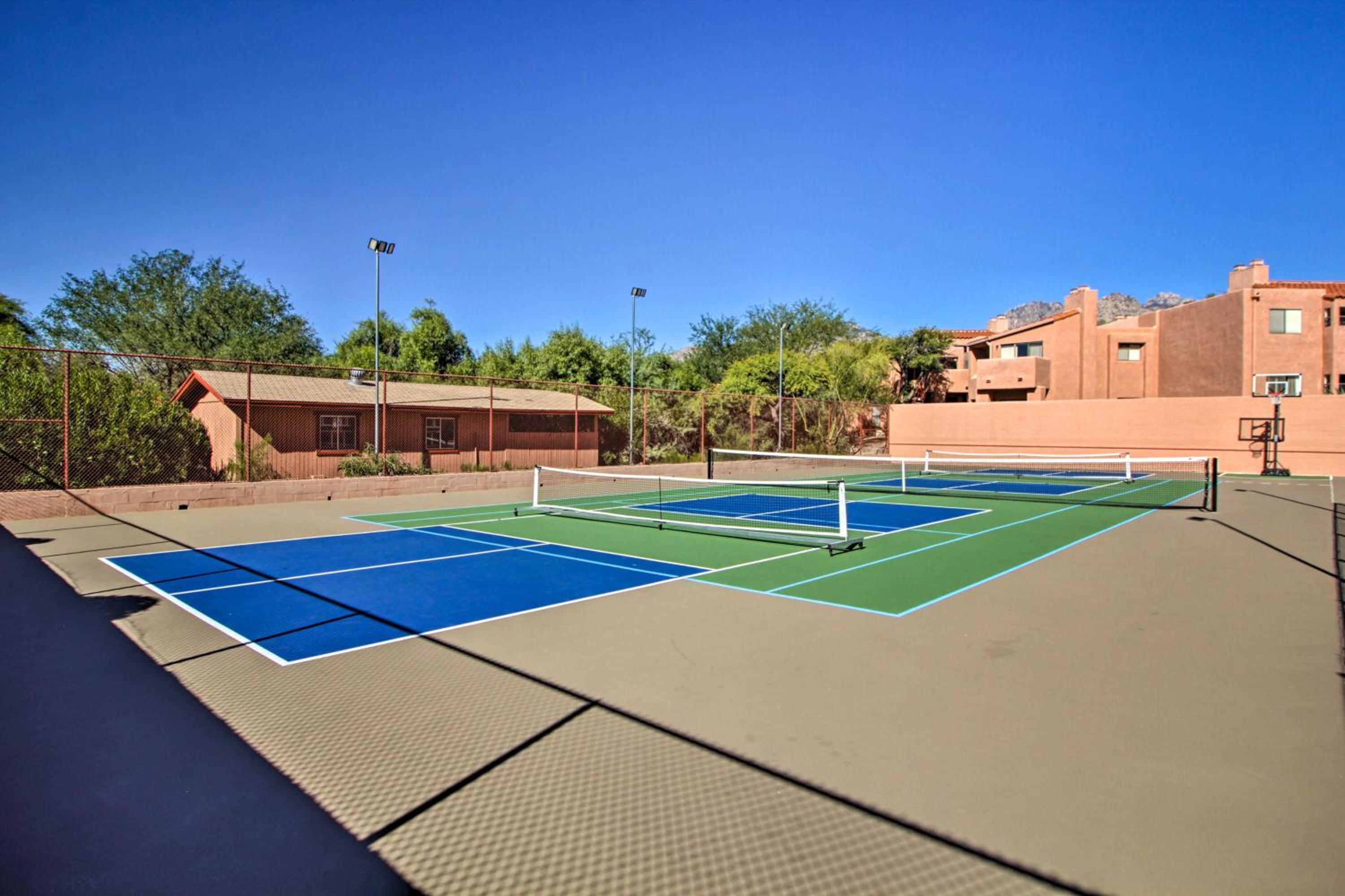 3 Mi to Sabino Canyon Condo with Resort Perks!