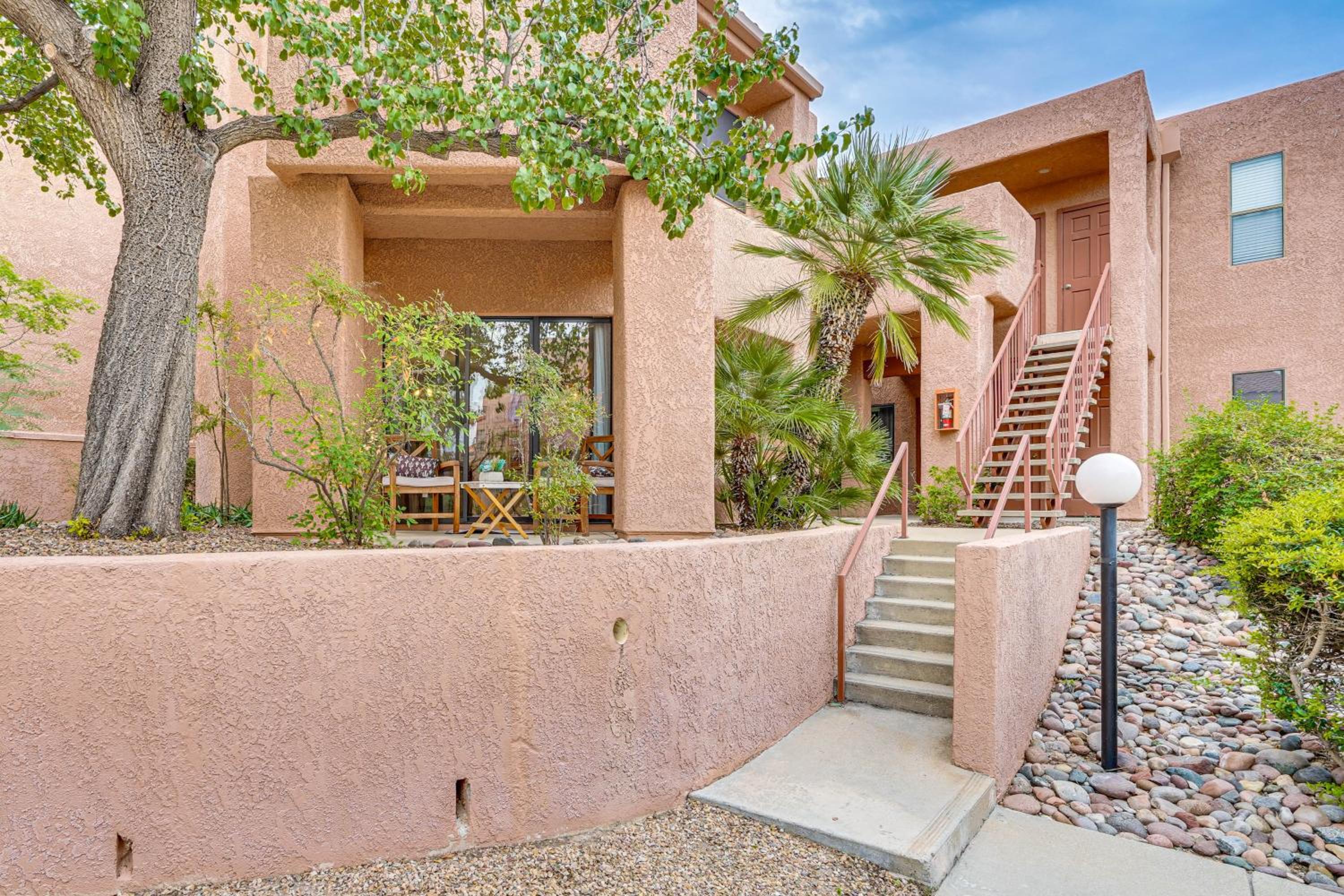 3 Mi to Sabino Canyon Condo with Resort Perks!