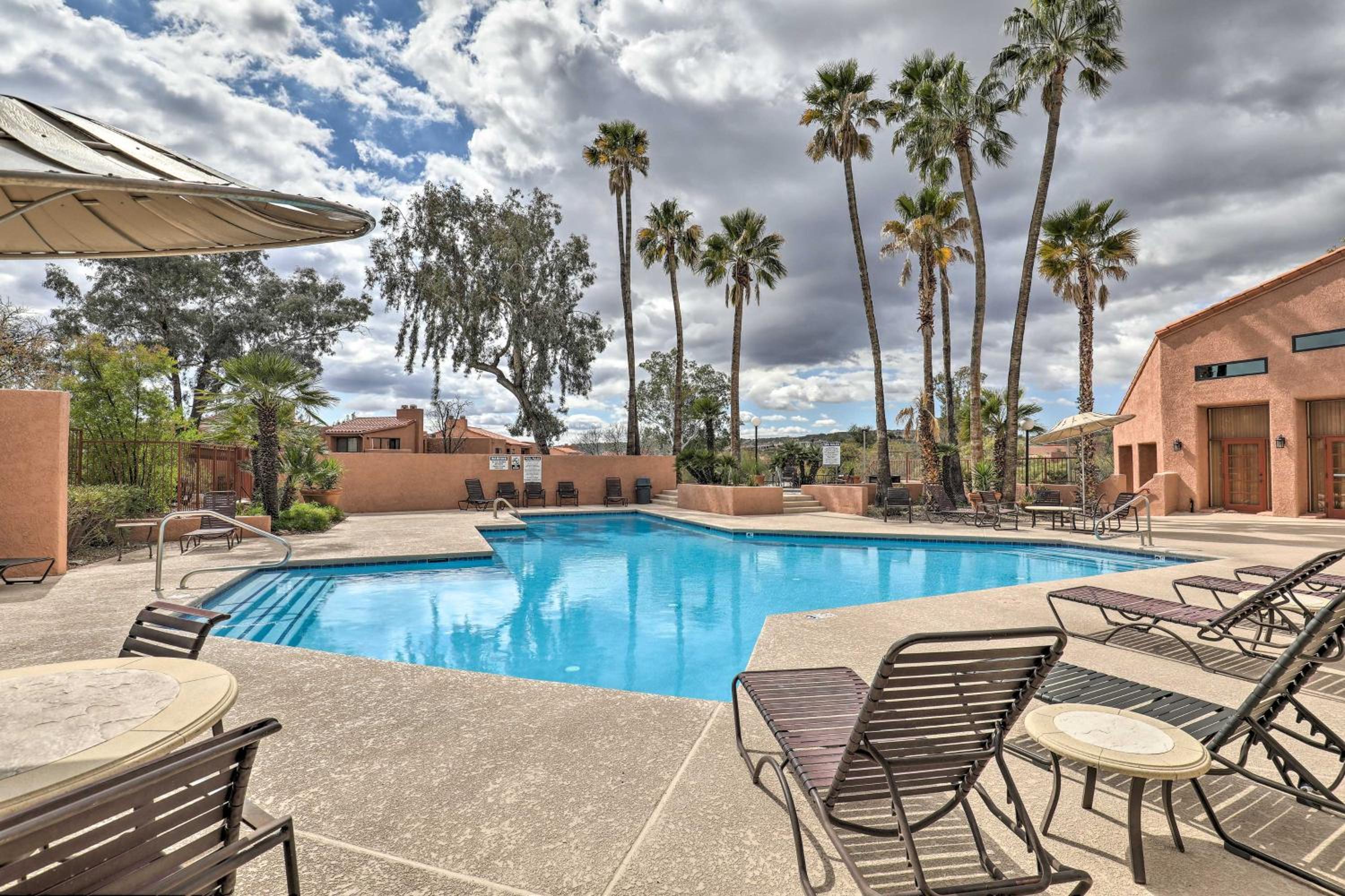 3 Mi to Sabino Canyon Condo with Resort Perks!