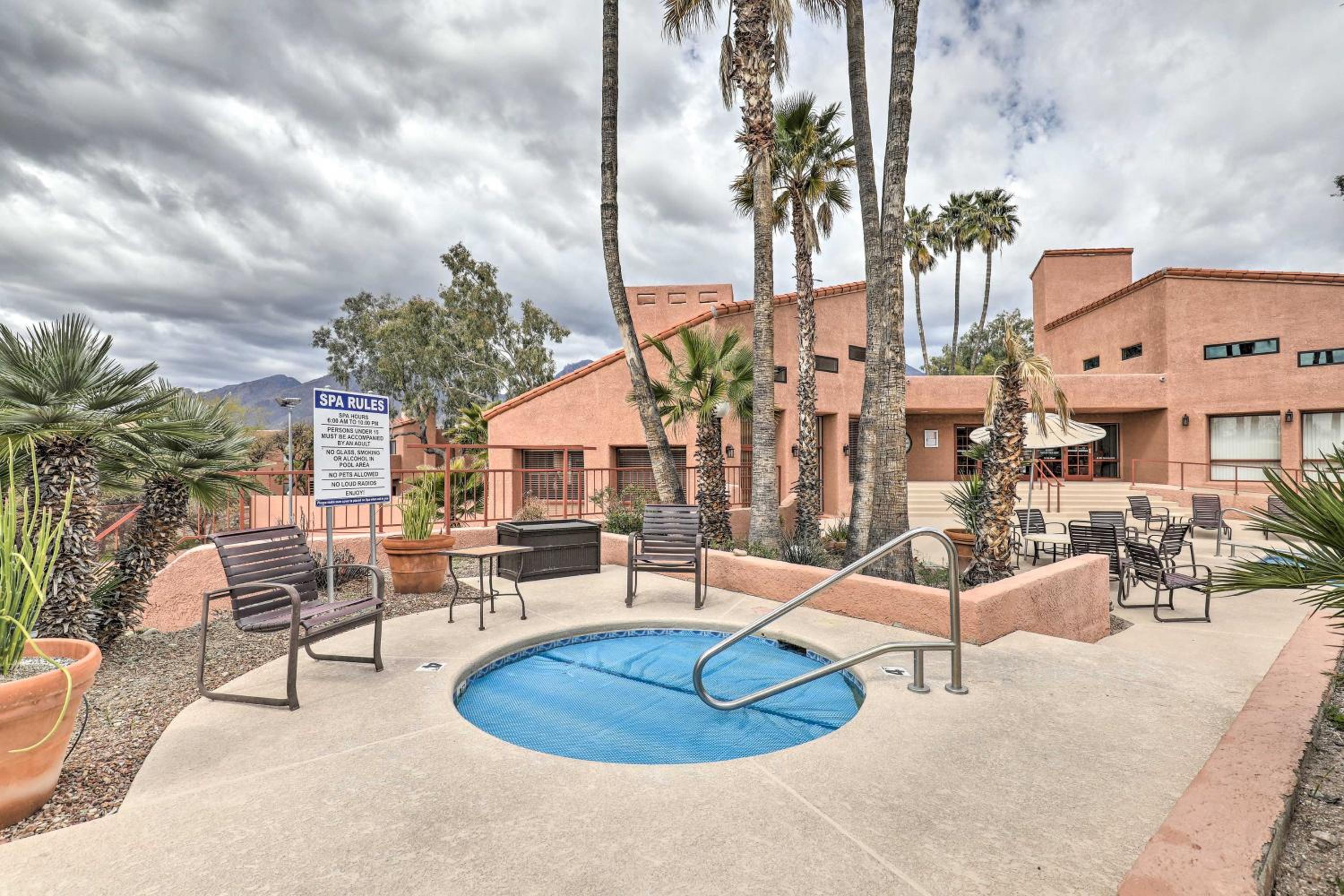 3 Mi to Sabino Canyon Condo with Resort Perks!