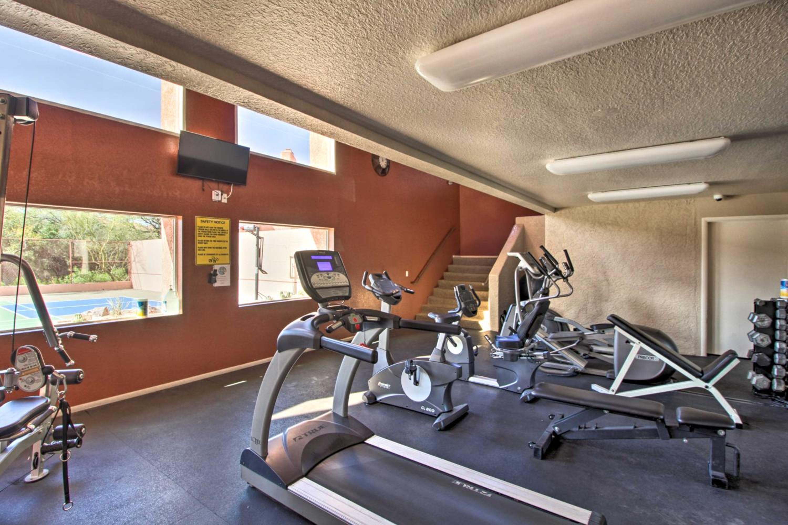 3 Mi to Sabino Canyon Condo with Resort Perks!