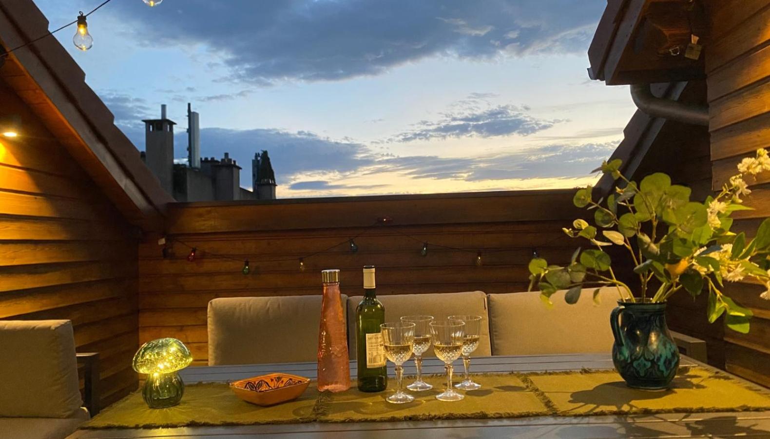 Le Rooftop Loft premium 3 chambres avec terrasse & parking en centre-ville de Saint-Étienne