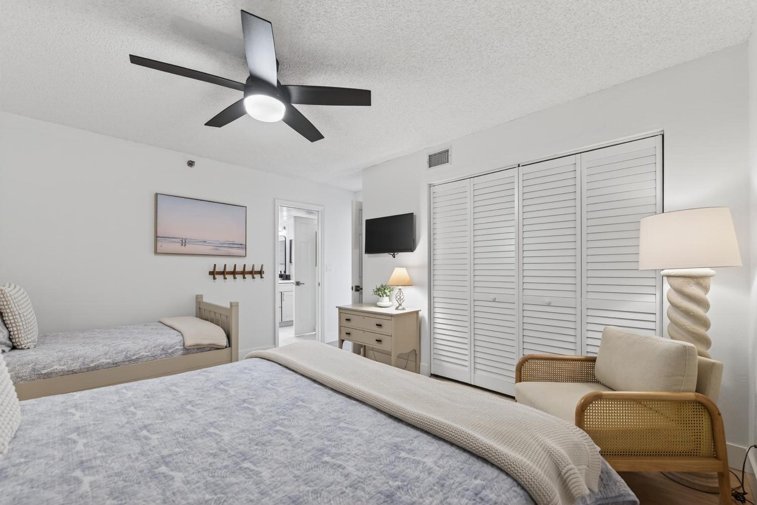 New Listing! Updated direct oceanfront condo with a pool, hot tub, and garage parking