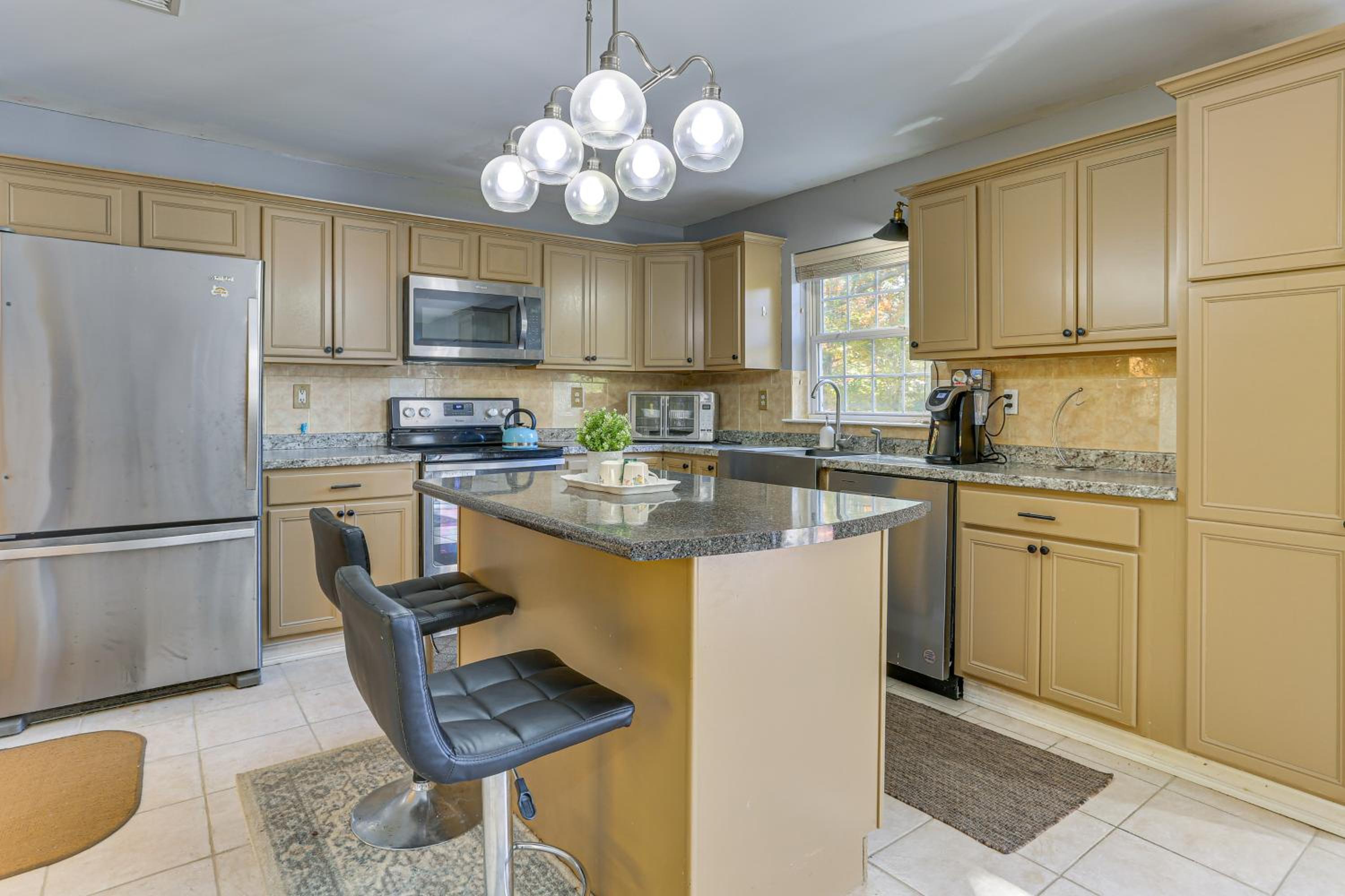 Hike, Ski and Explore Otisville Retreat with Yard!