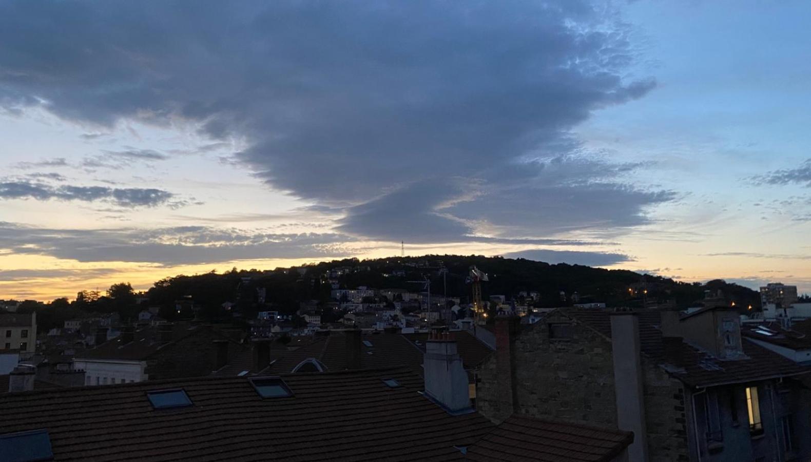 Le Rooftop Loft premium 3 chambres avec terrasse & parking en centre-ville de Saint-Étienne